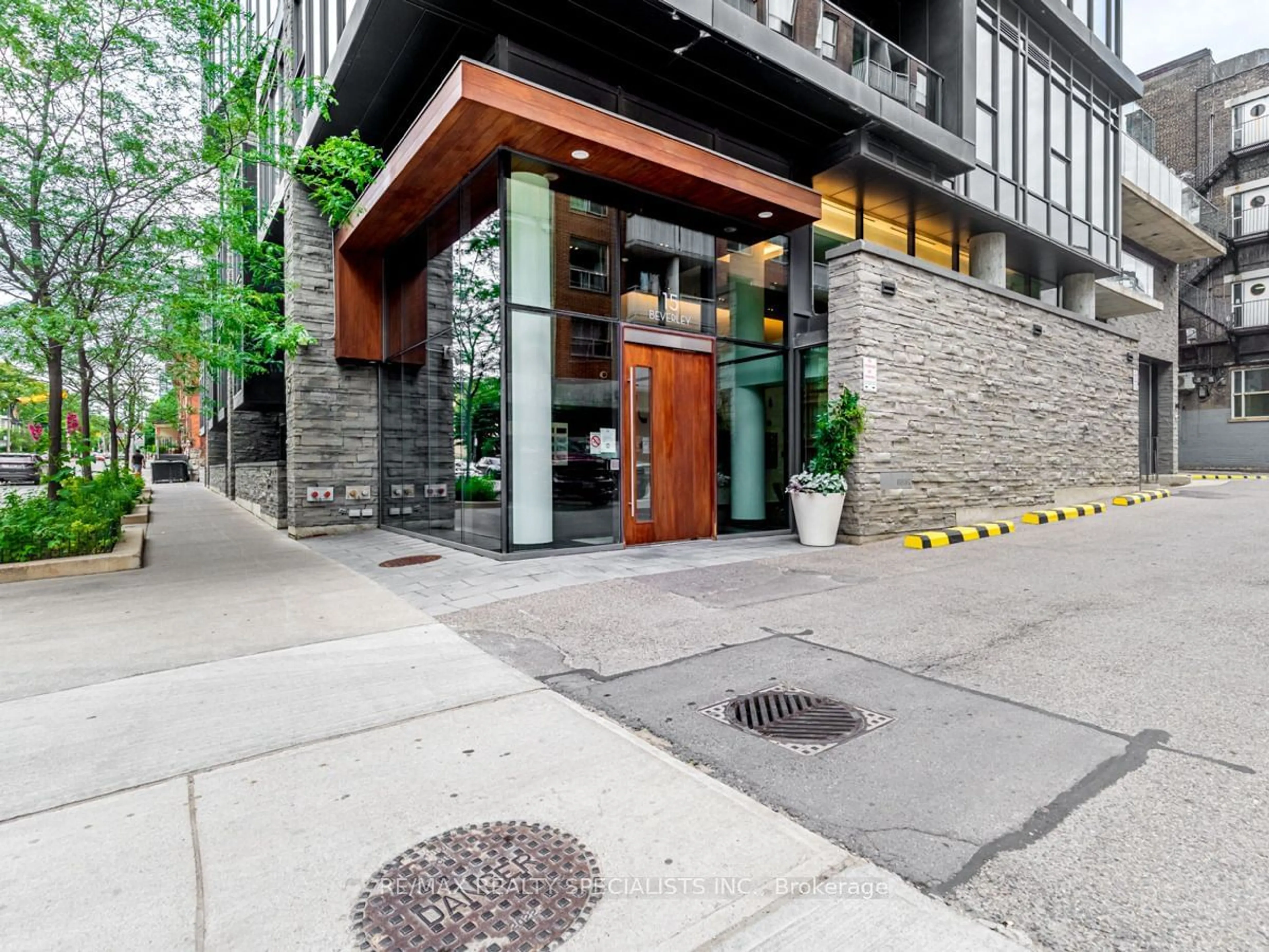 A pic from exterior of the house or condo for 15 Beverley St #304, Toronto Ontario M5T 1X8