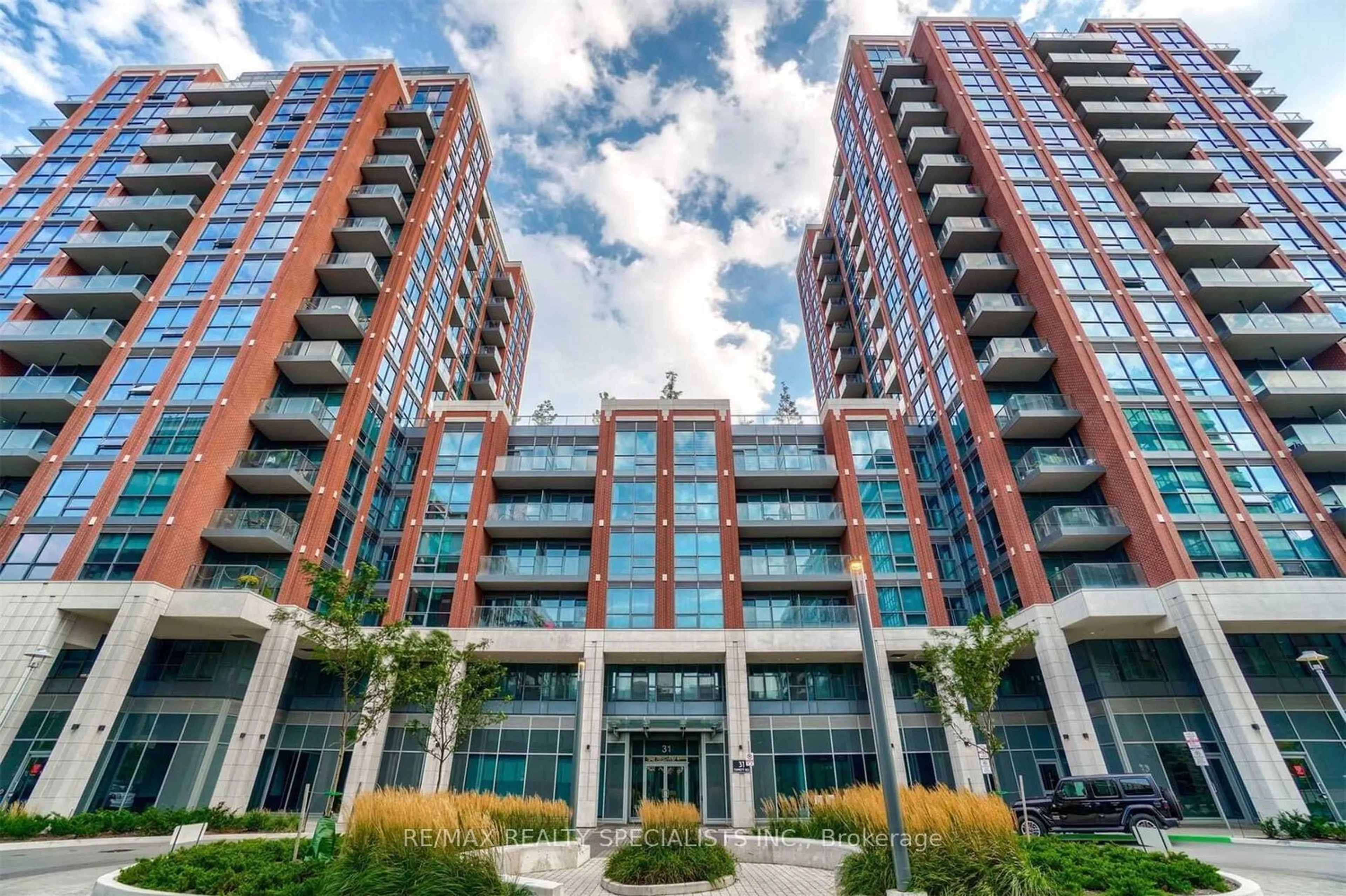 A pic from exterior of the house or condo for 31 TIPPETT Rd #1018, Toronto Ontario M3H 0C8