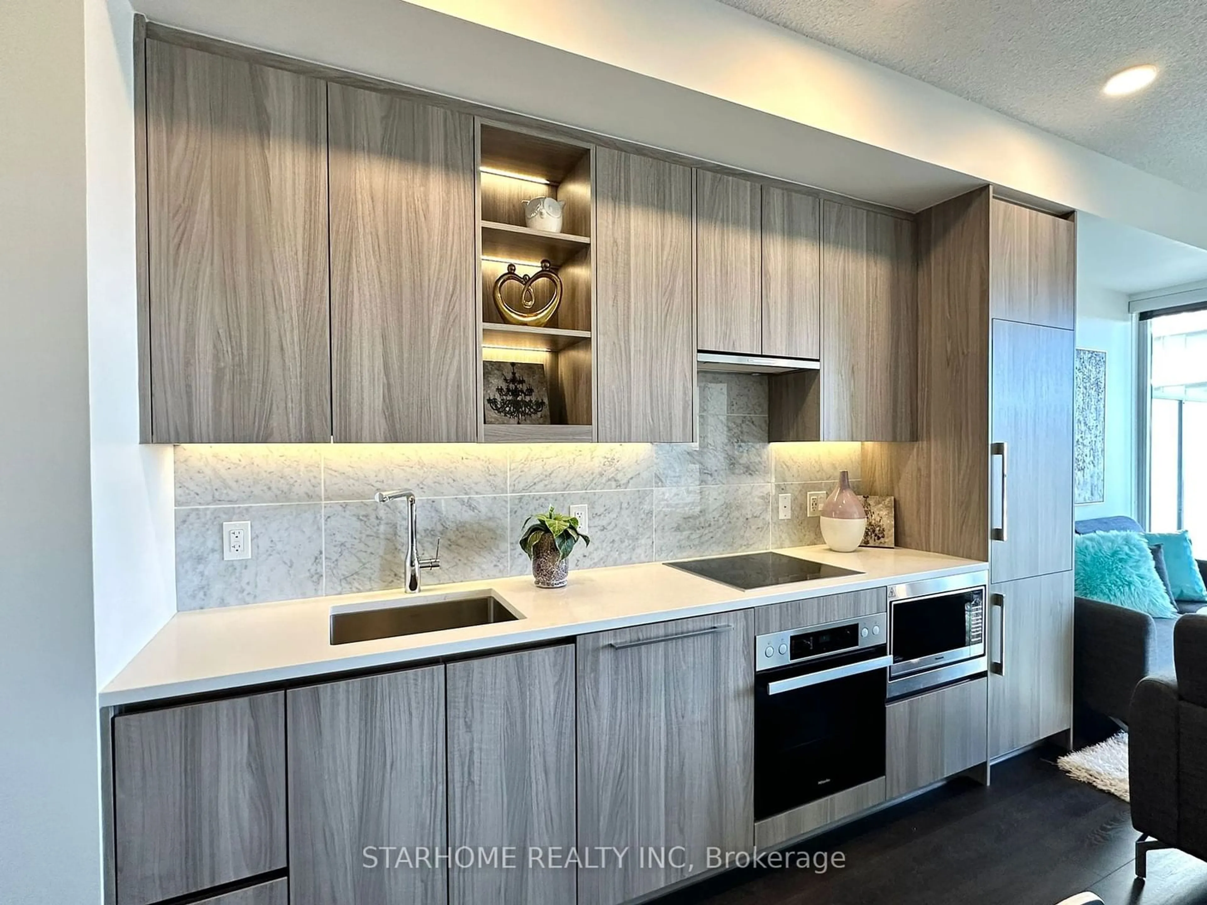 Contemporary kitchen for 85 McMahon Dr #901, Toronto Ontario M2K 0H1