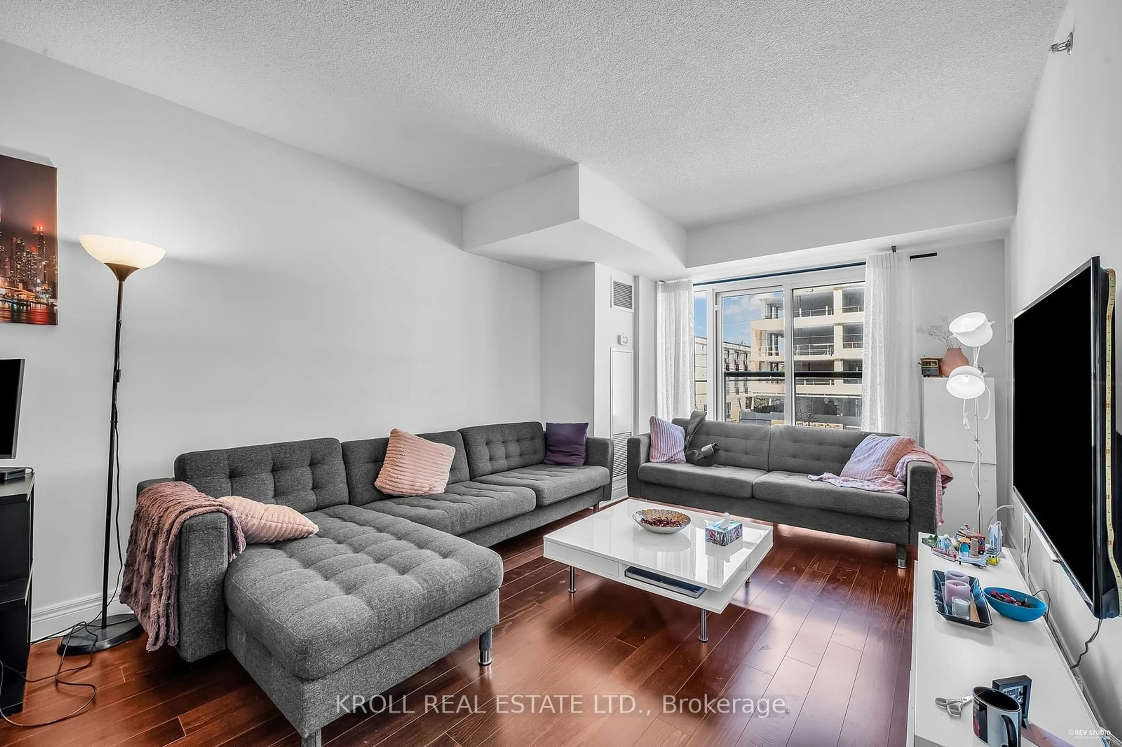 Living room for 701 Sheppard Ave #209, Toronto Ontario M3H 0B2