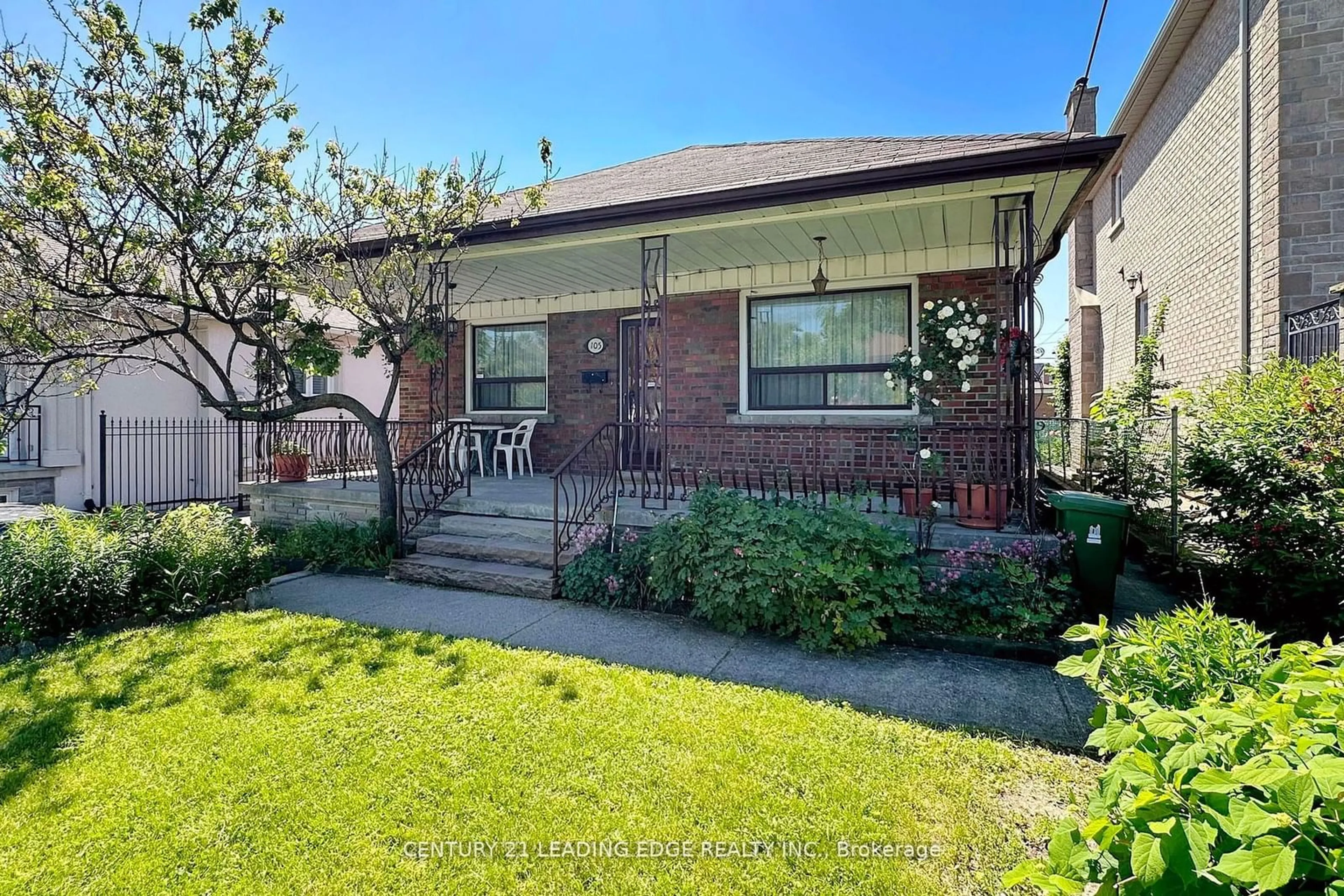 Frontside or backside of a home for 105 Regina Ave, Toronto Ontario M6A 1R5