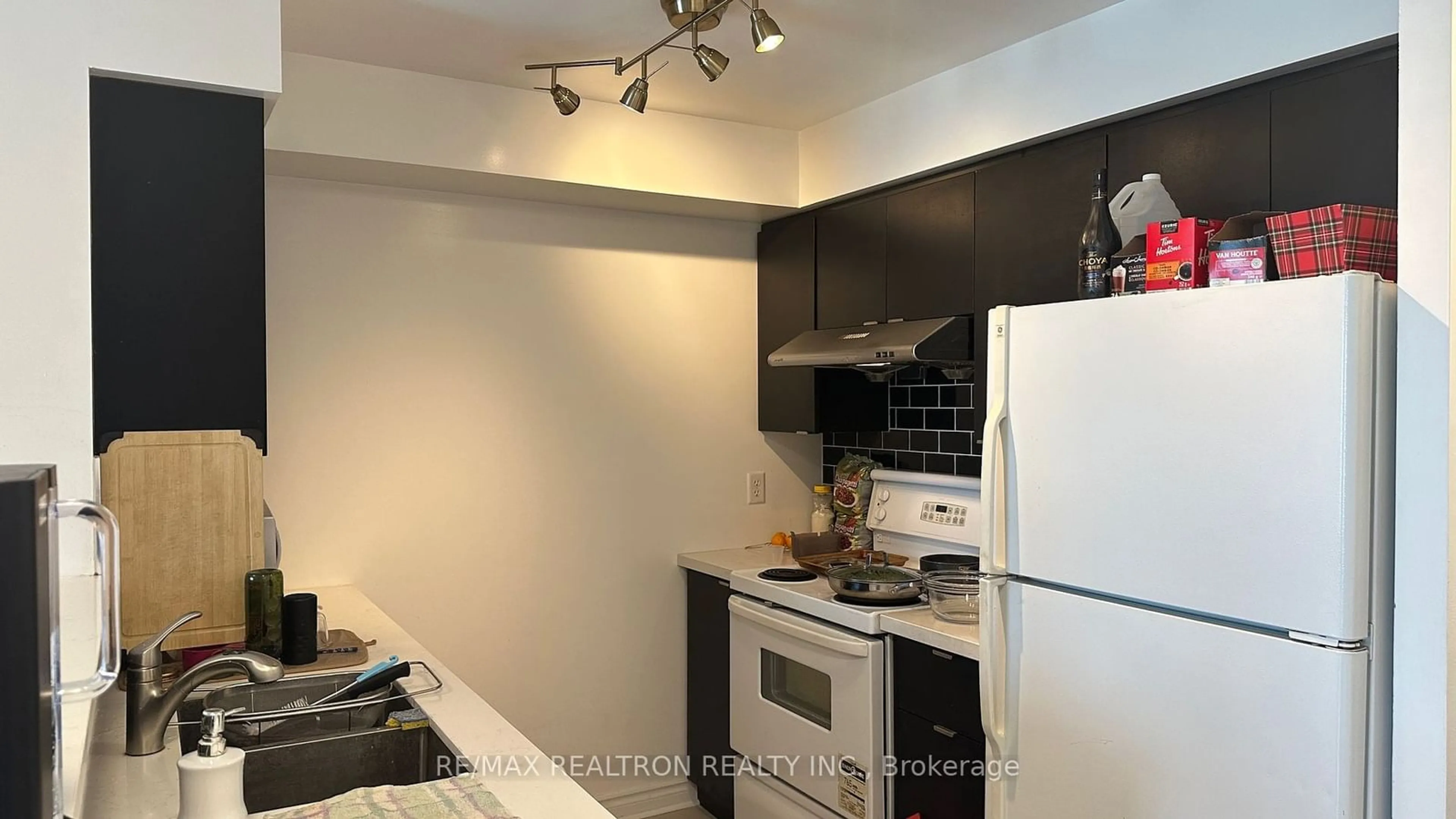 Standard kitchen for 22 Olive Ave #2507, Toronto Ontario M2N 7G6