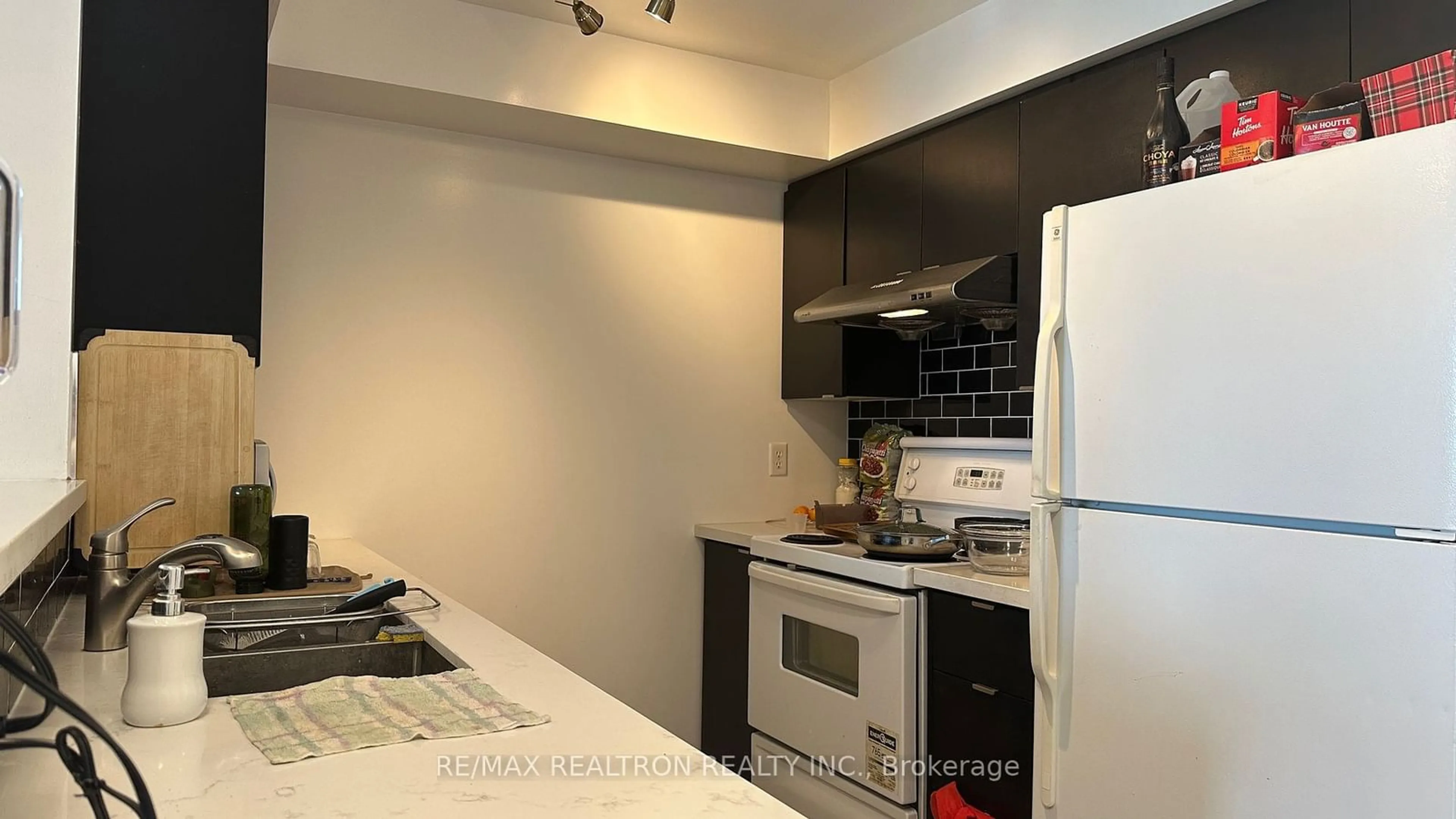 Standard kitchen for 22 Olive Ave #2507, Toronto Ontario M2N 7G6