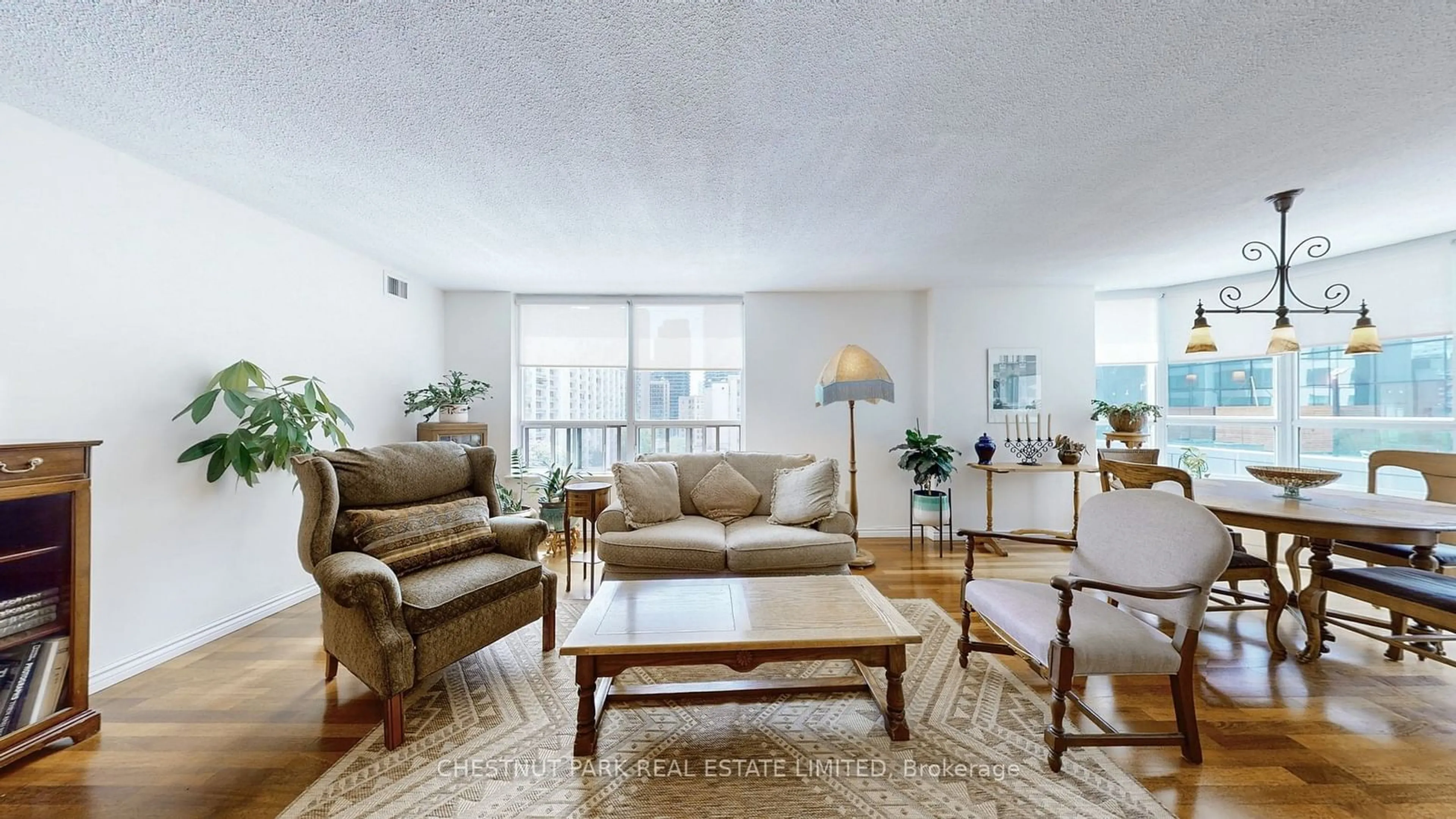 Living room for 25 Maitland St #810, Toronto Ontario M4Y 2W1