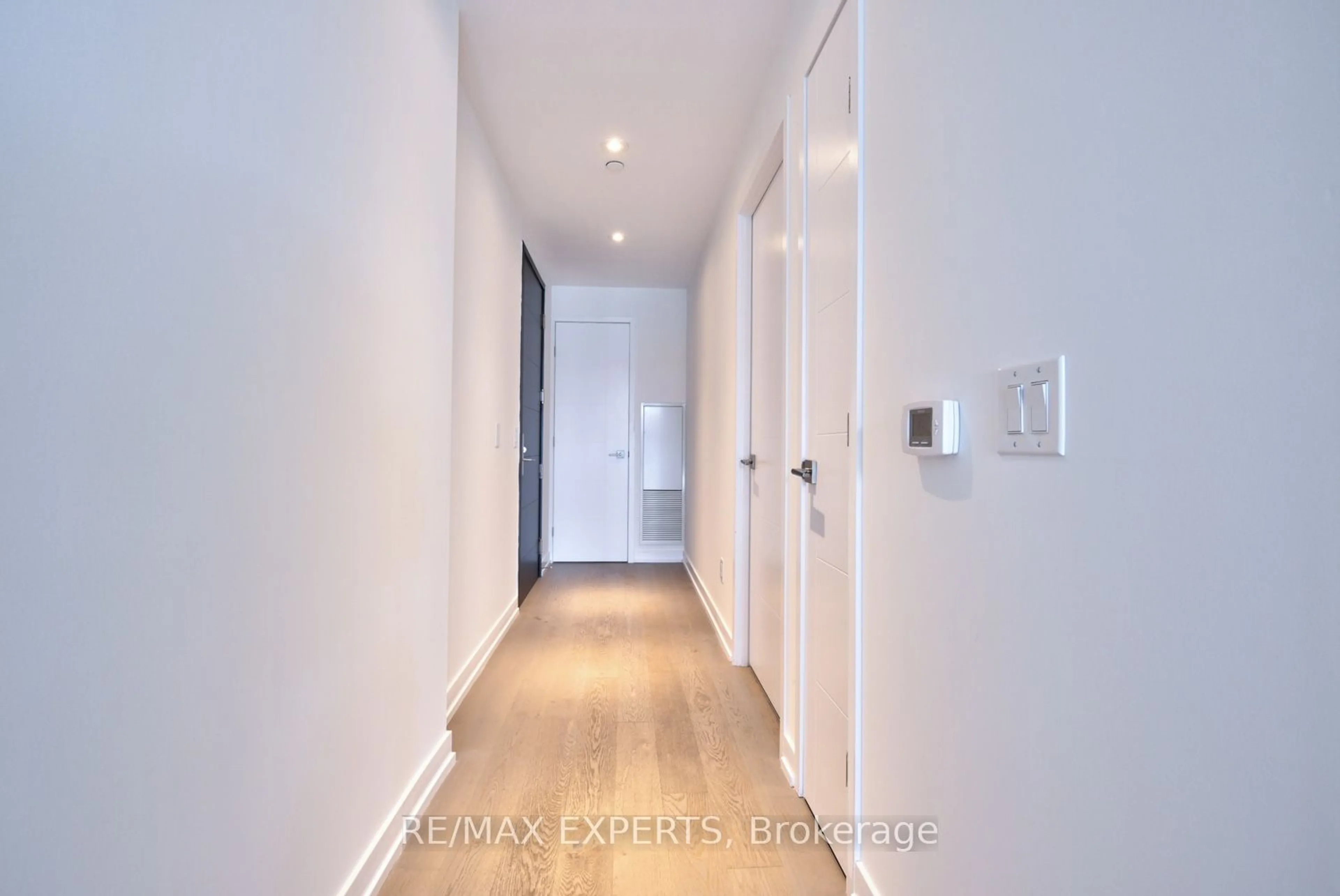 Indoor foyer for 488 University Ave #3509, Toronto Ontario M5G 0C1