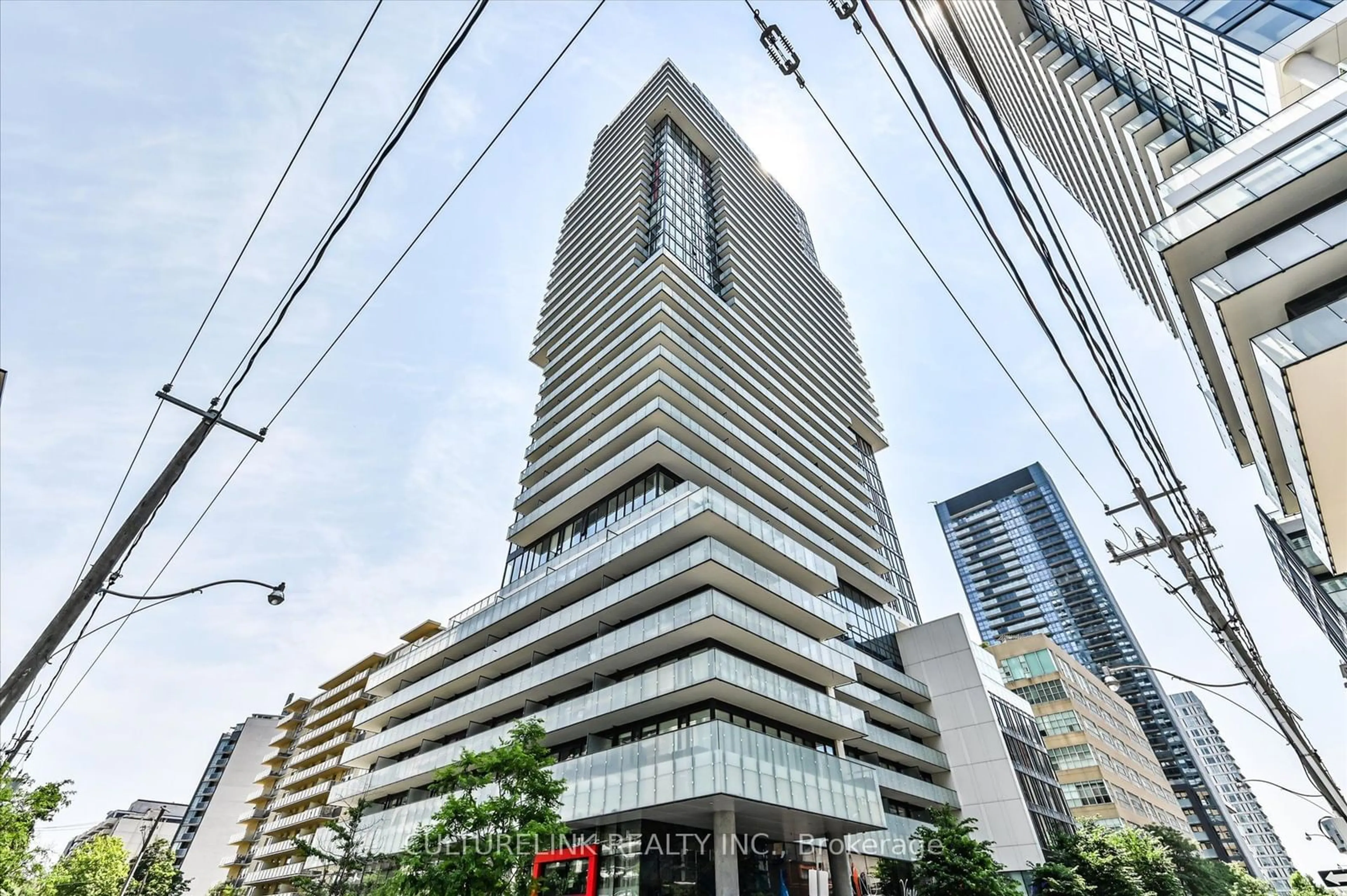 Outside view for 185 Roehampton Ave #801, Toronto Ontario M4P 0C6