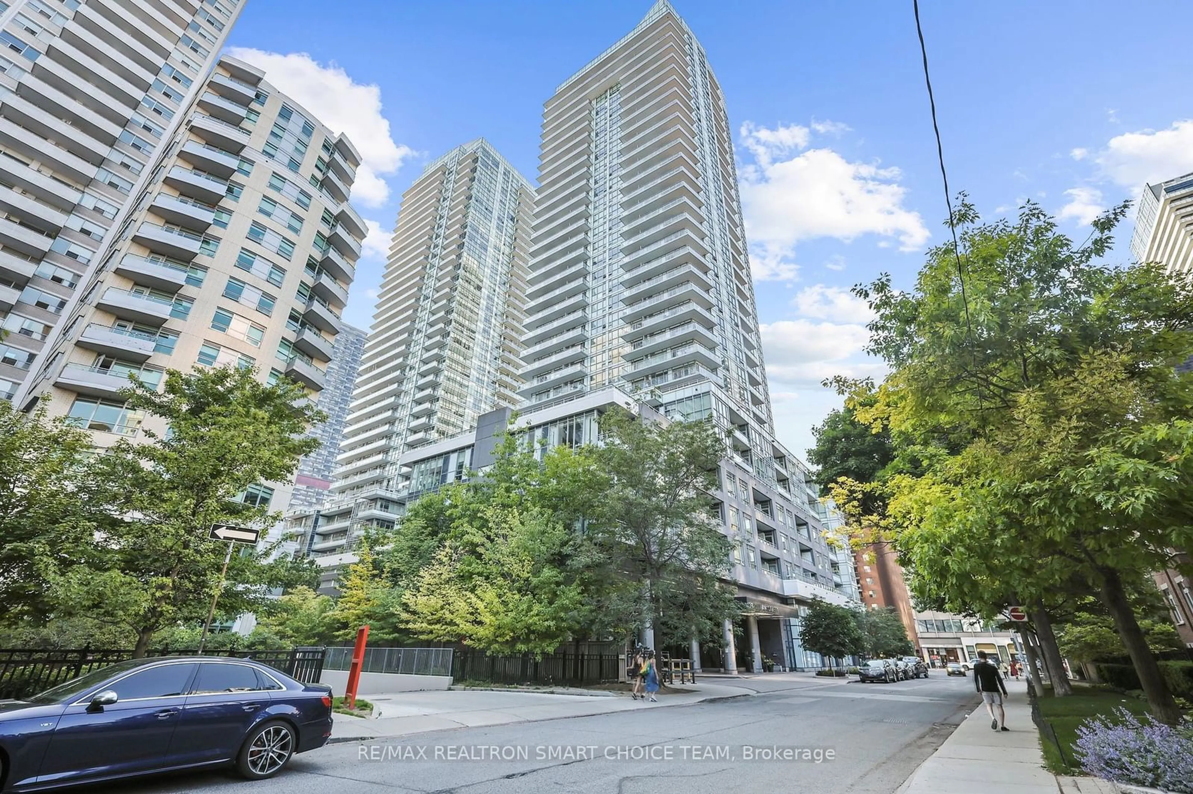 A pic from exterior of the house or condo for 98 Lillian St #202, Toronto Ontario M4S 0A5