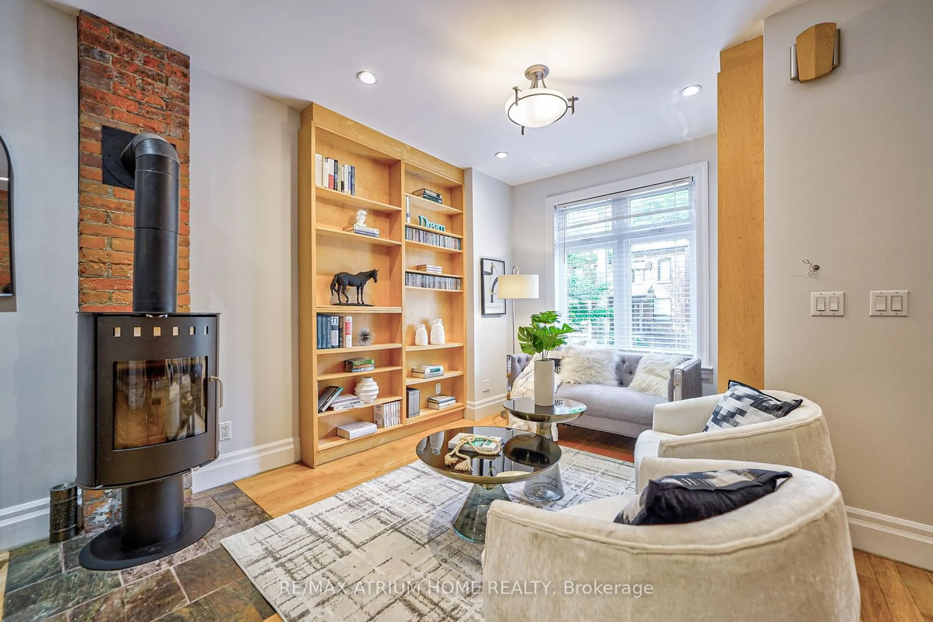 Living room for 347 Gladstone Ave, Toronto Ontario M6H 3H5