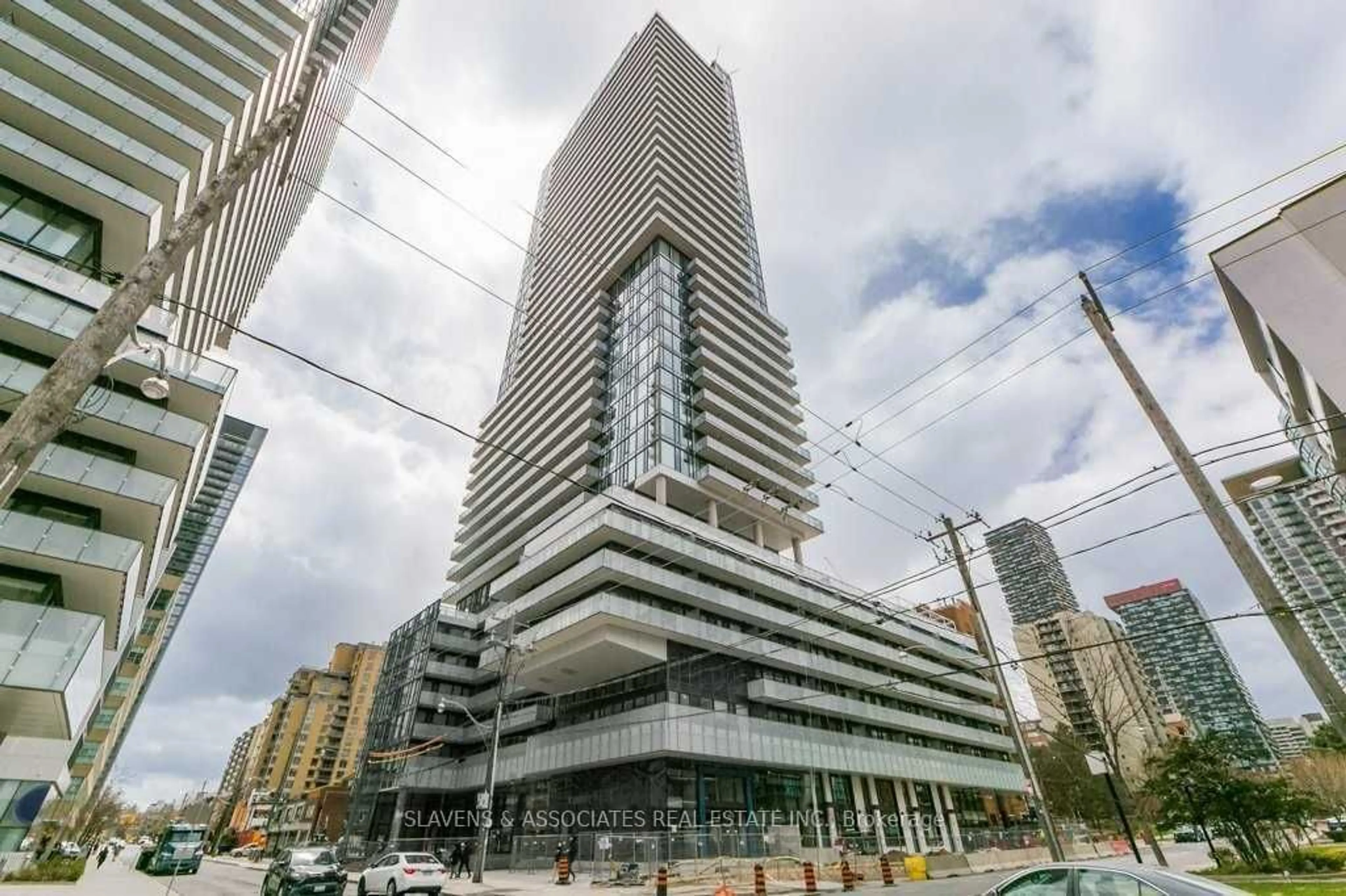 A pic from exterior of the house or condo for 161 Roehampton Ave #633, Toronto Ontario M4P 1P9