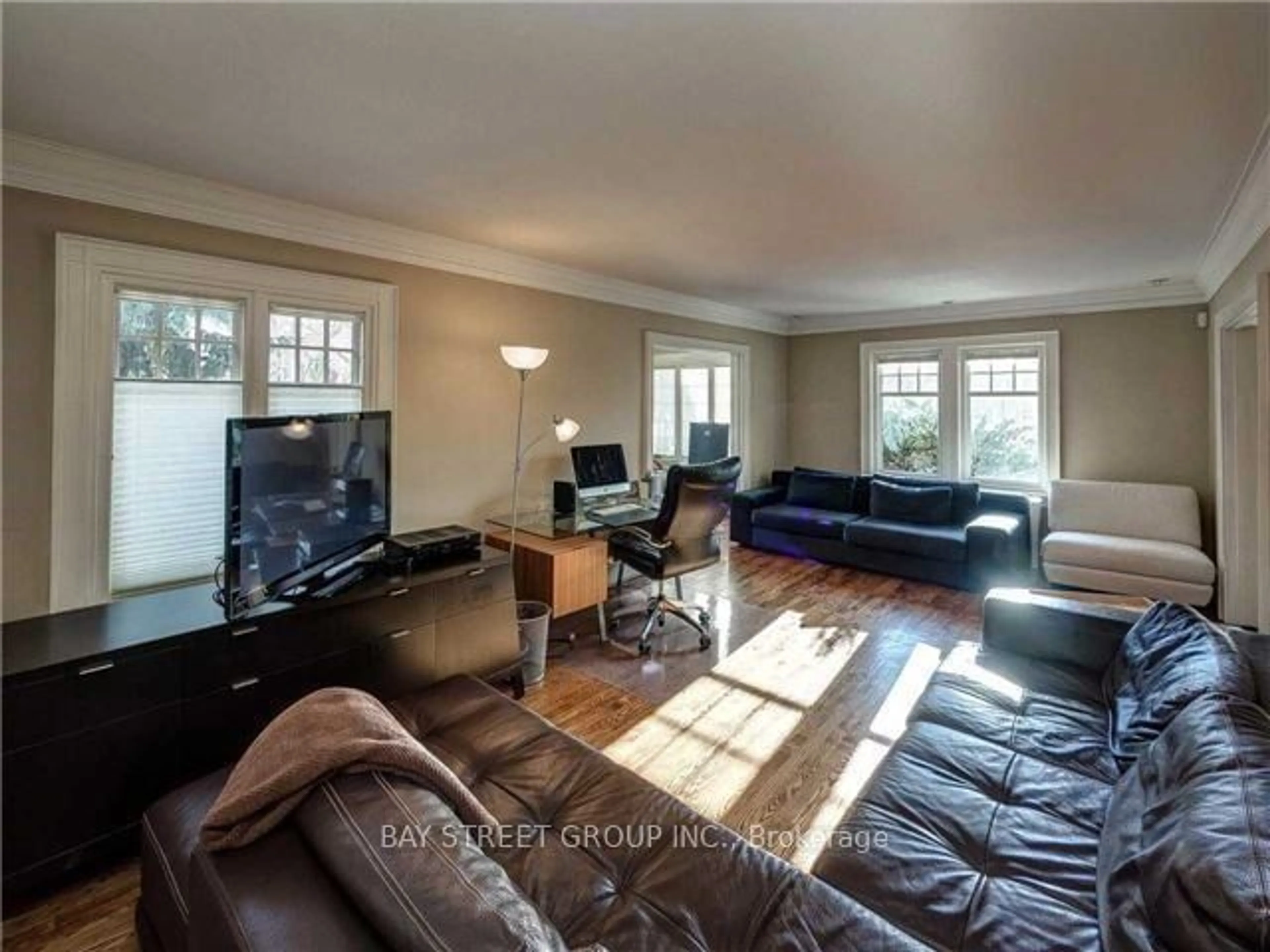 Living room for 98 Dawlish Ave, Toronto Ontario M4N 1H1