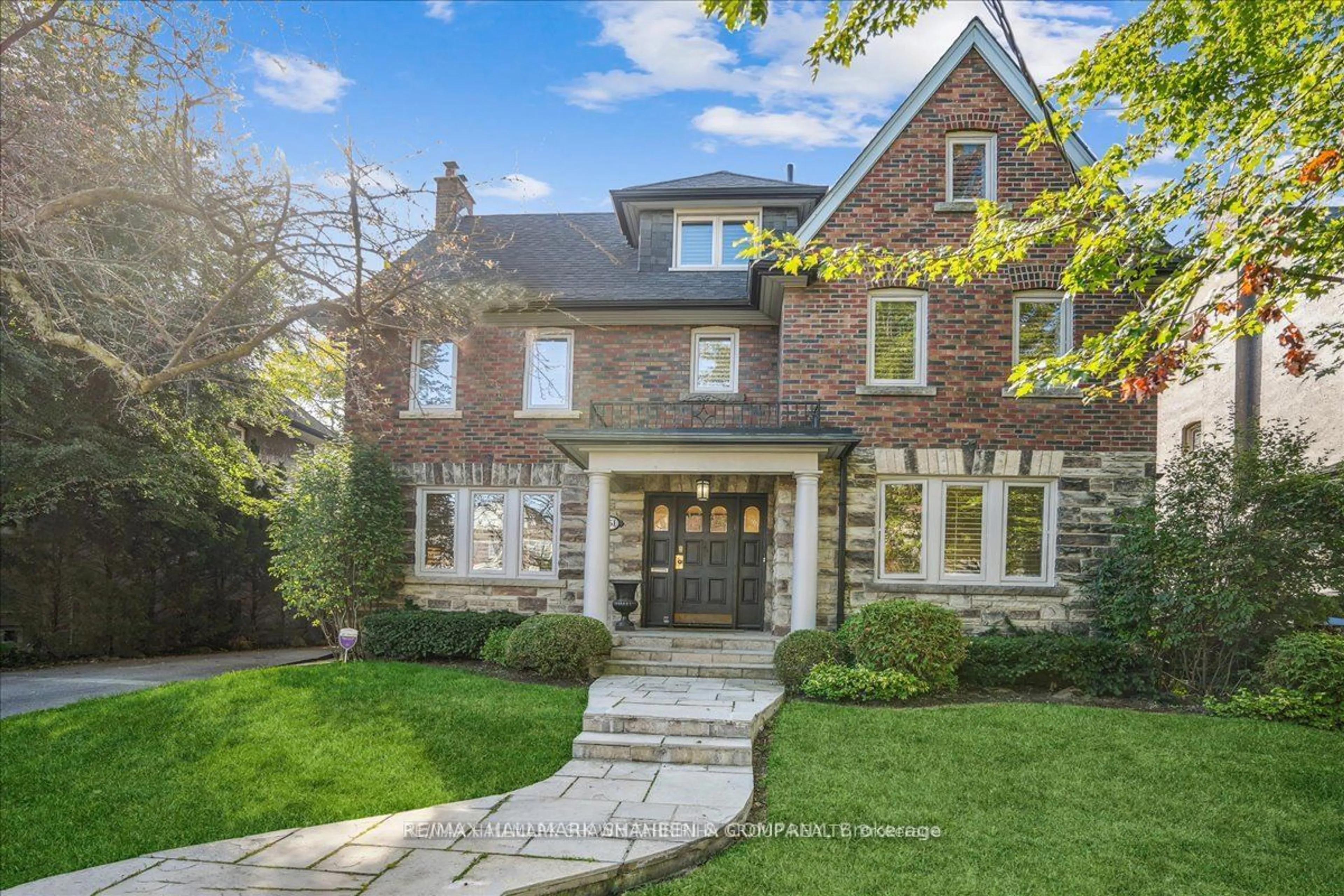 Home with brick exterior material for 251 Lytton Blvd, Toronto Ontario M5N 1R7