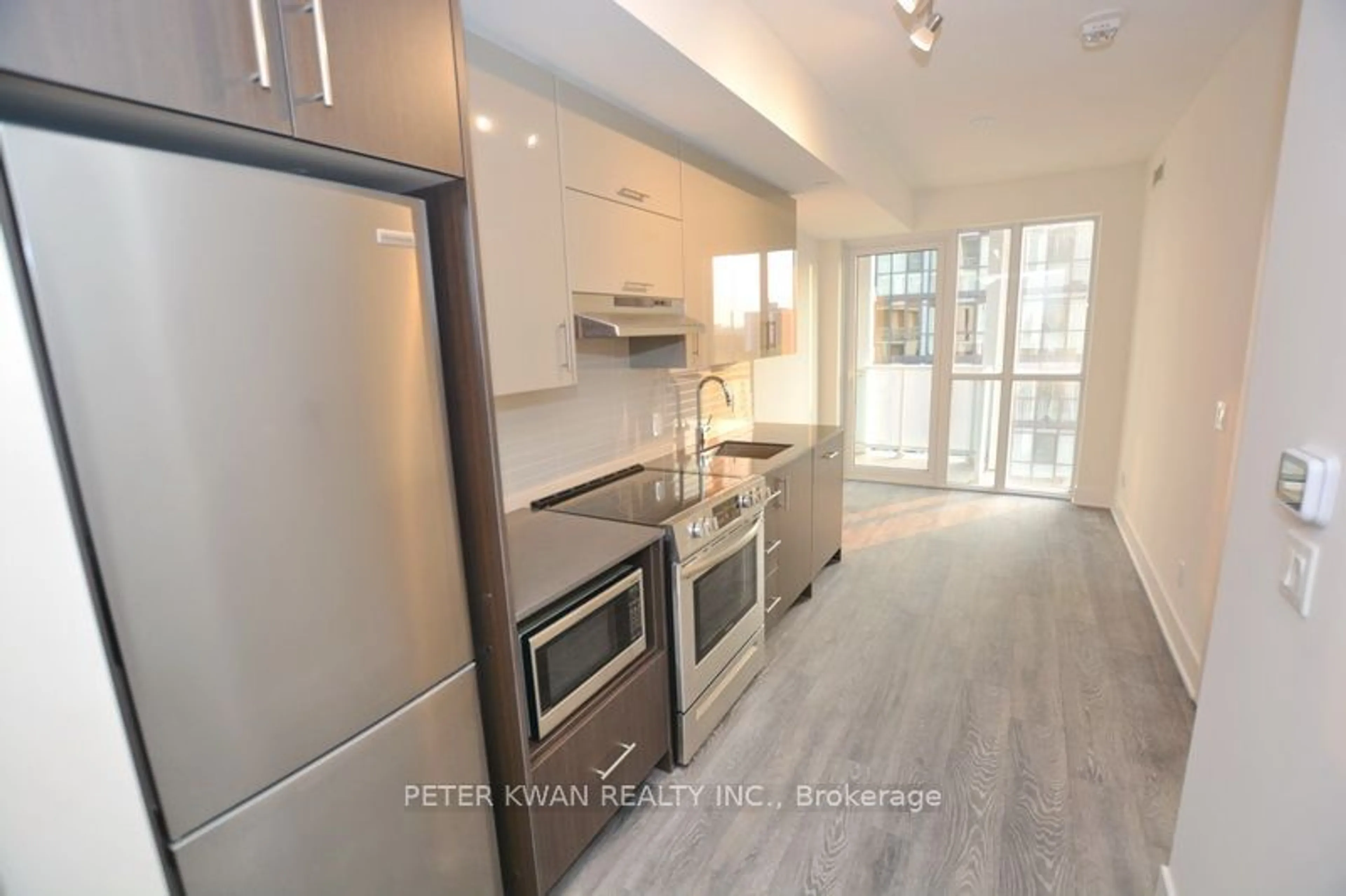 Standard kitchen for 188 Fairview Mall Dr #1002, Toronto Ontario M2J 0H7