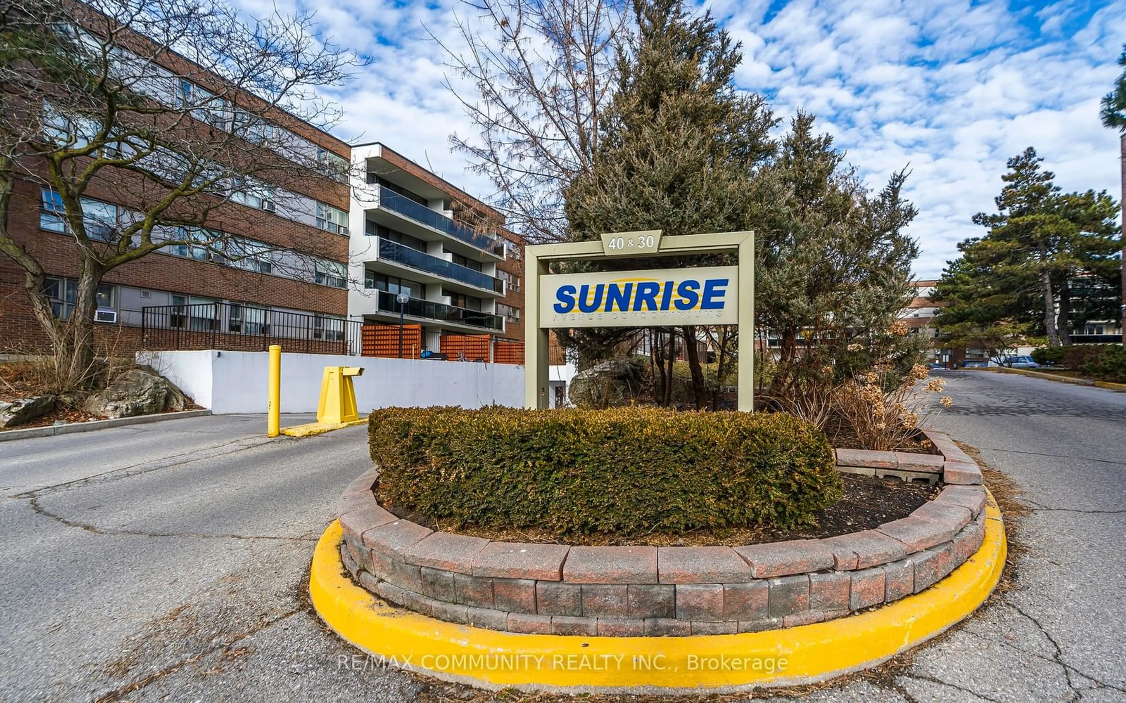 A pic from exterior of the house or condo for 40 Sunrise Ave #104, Toronto Ontario M4A 2R4