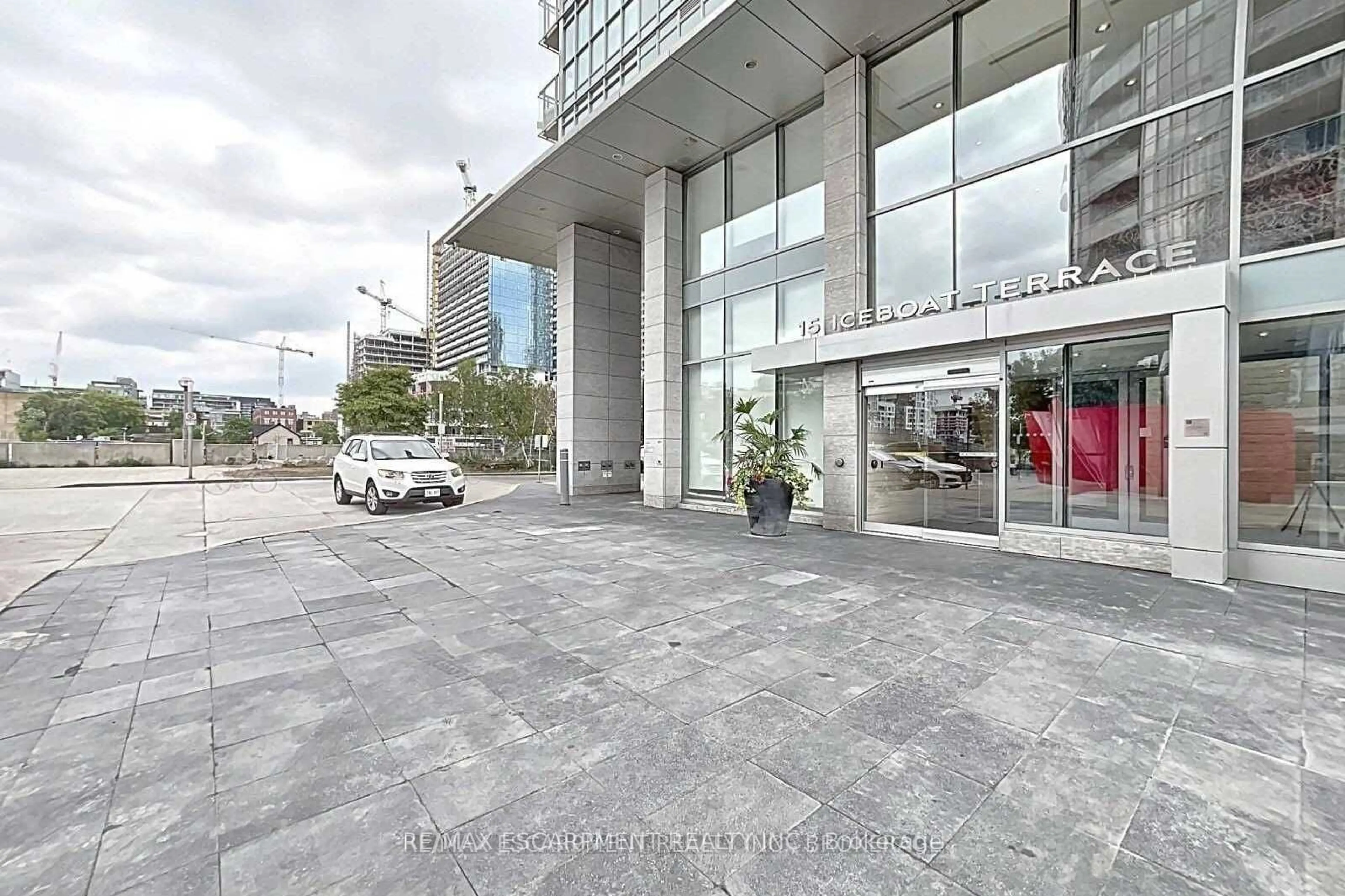 Street view for 15 Iceboat Terr #3701, Toronto Ontario M5V 4A5