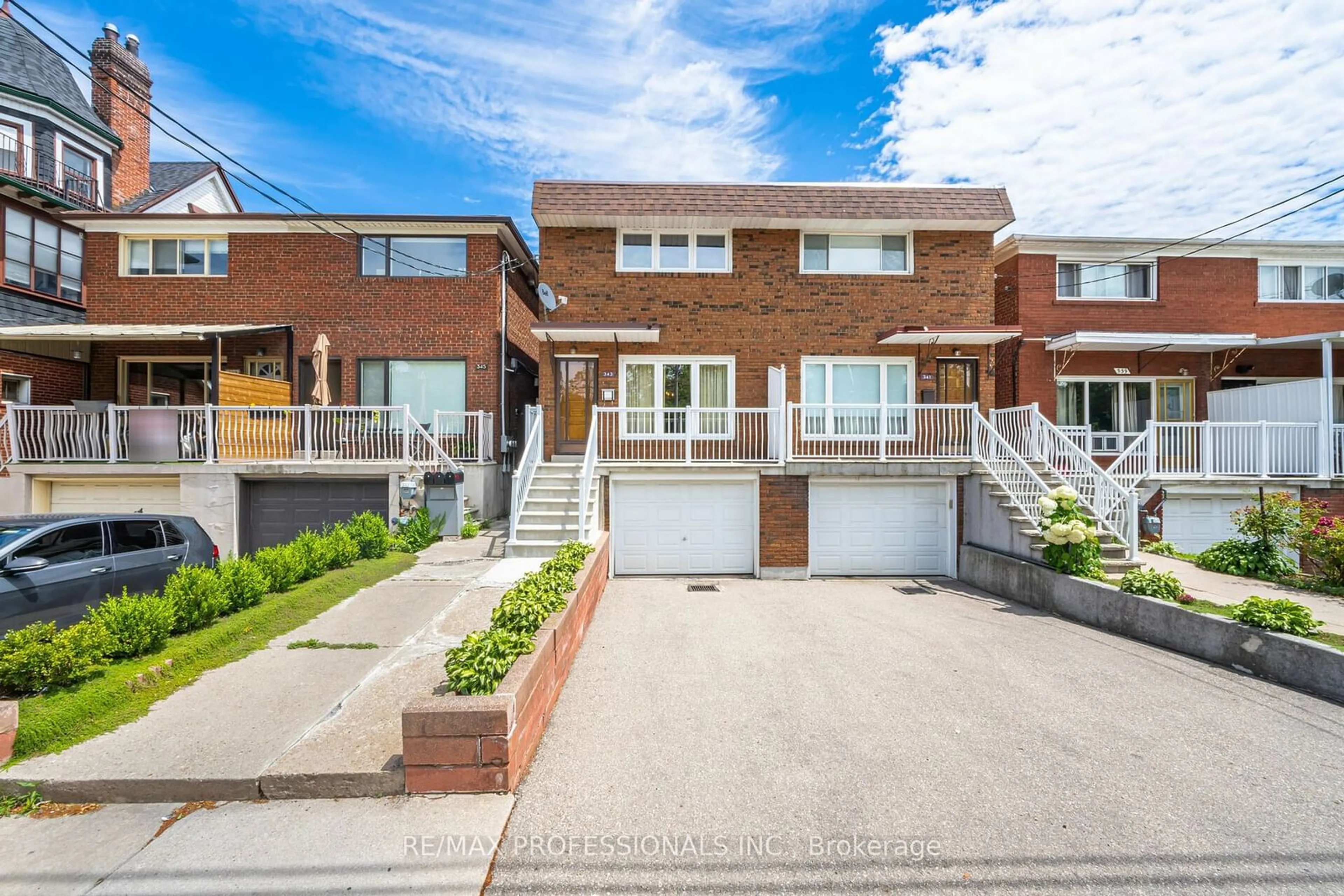 Home with brick exterior material for 343 Lansdowne Ave, Toronto Ontario M6H 3Y2