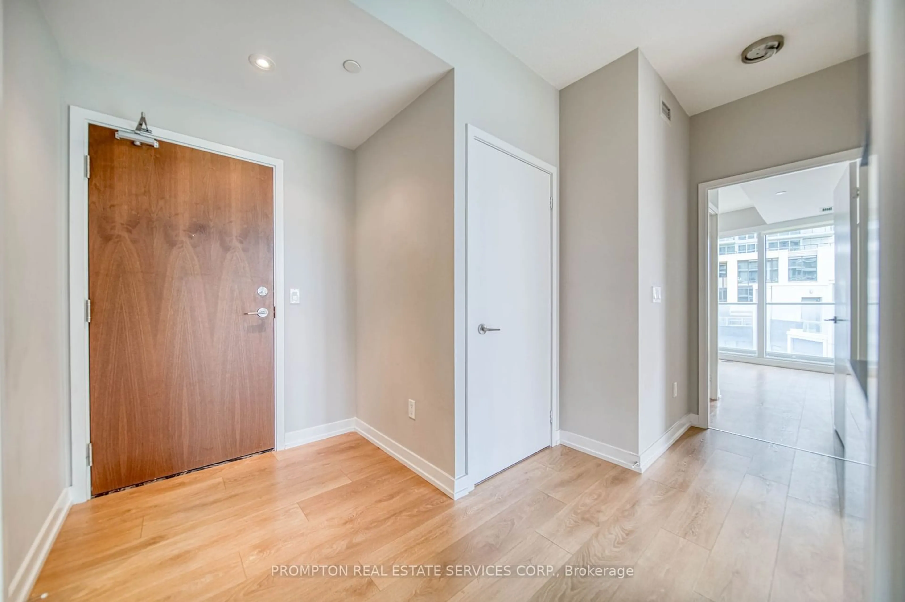 Indoor entryway for 115 Mcmahon Dr #203, Toronto Ontario M2K 0E3