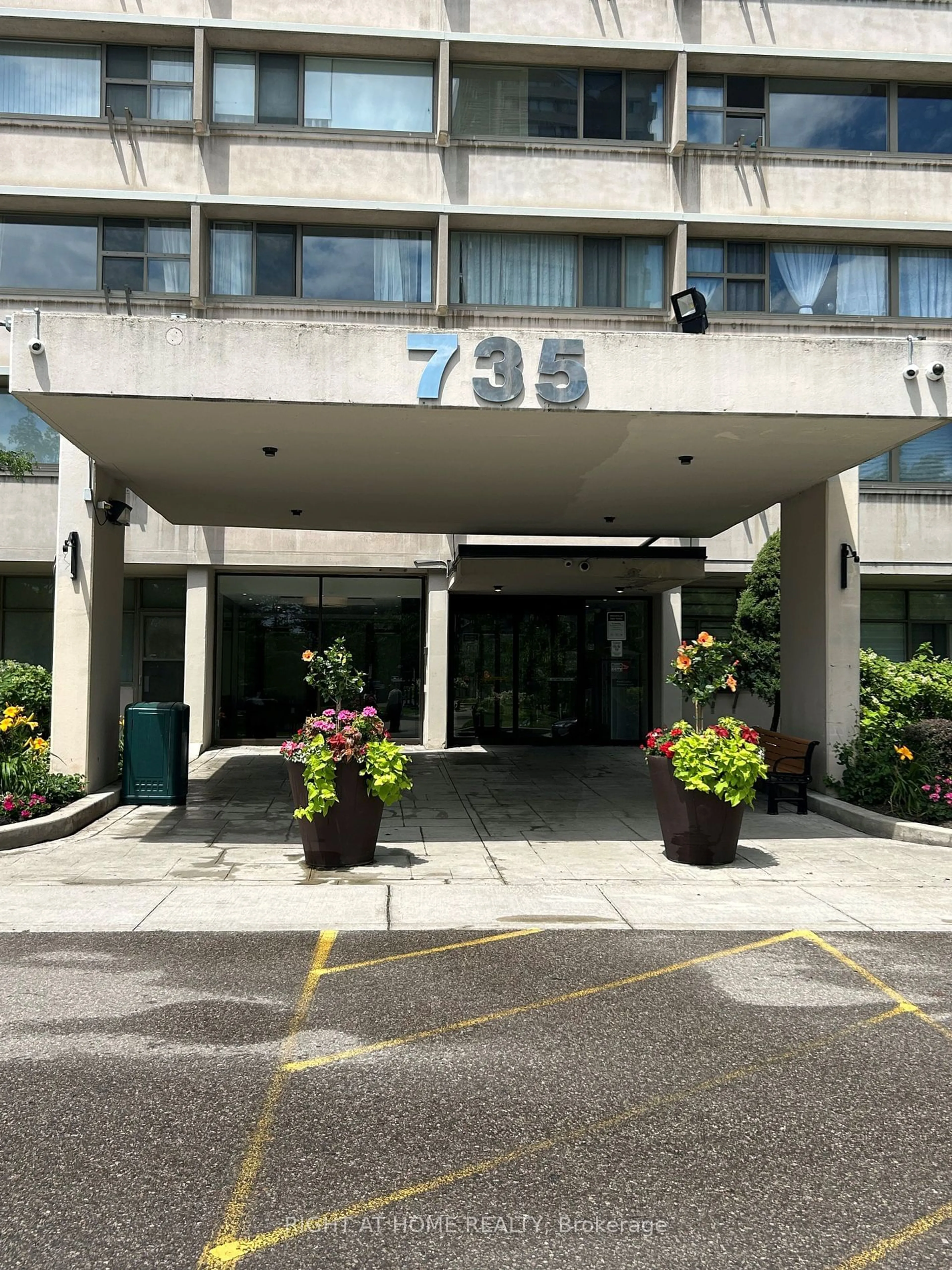 Outside view for 735 Don Mills Rd #1603, Toronto Ontario M3C 1T1
