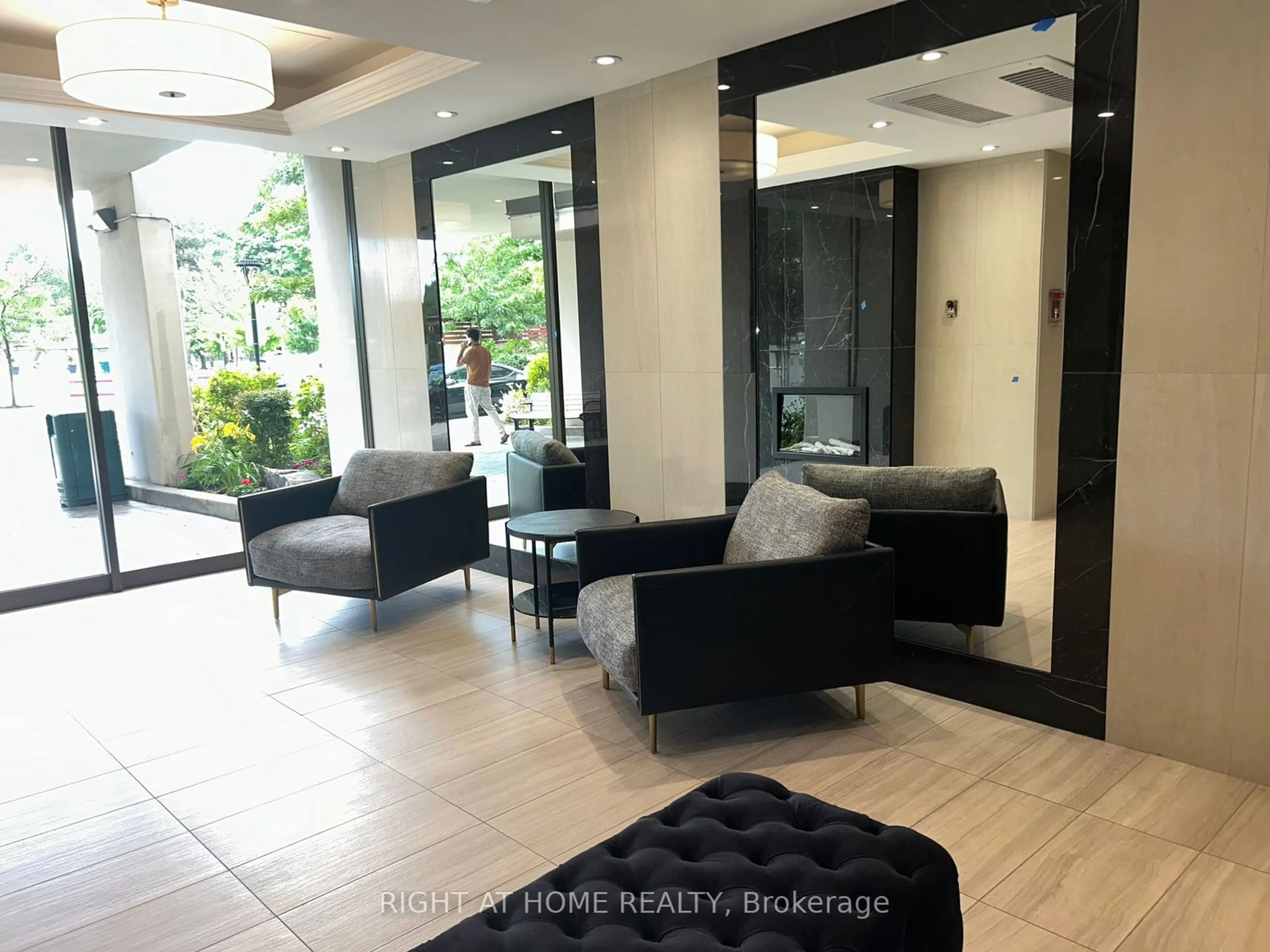 Indoor lobby for 735 Don Mills Rd #1603, Toronto Ontario M3C 1T1