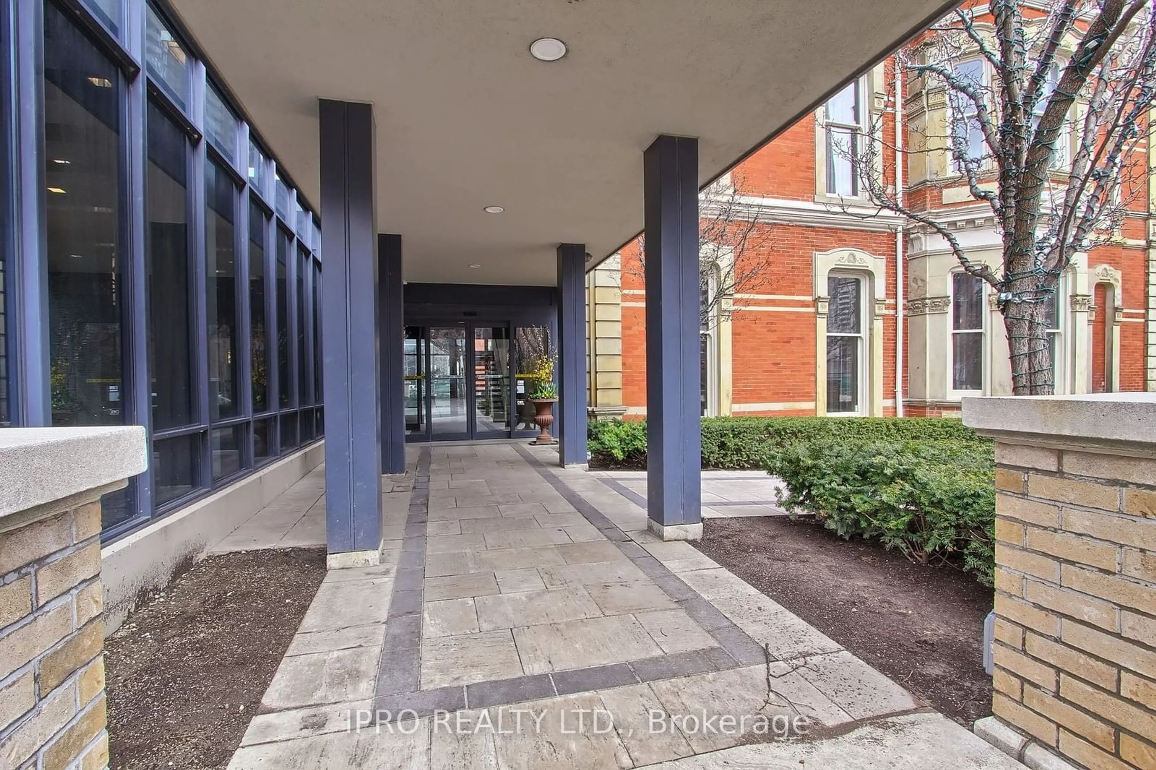 Indoor foyer for 28 Linden St #1205, Toronto Ontario M4Y 0A4