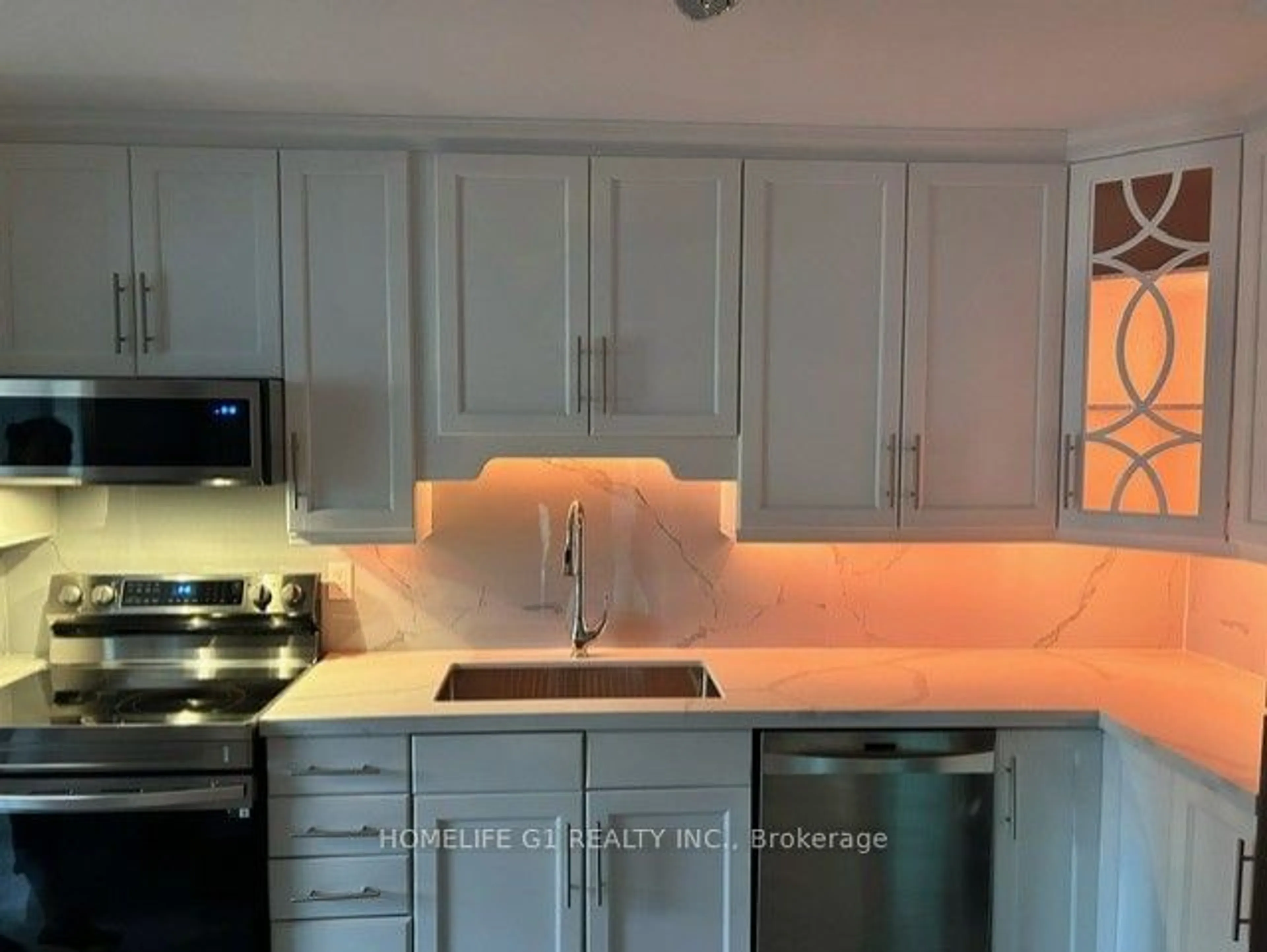 Contemporary kitchen for 60 Pavane Link Way #516, Toronto Ontario M3C 1A1