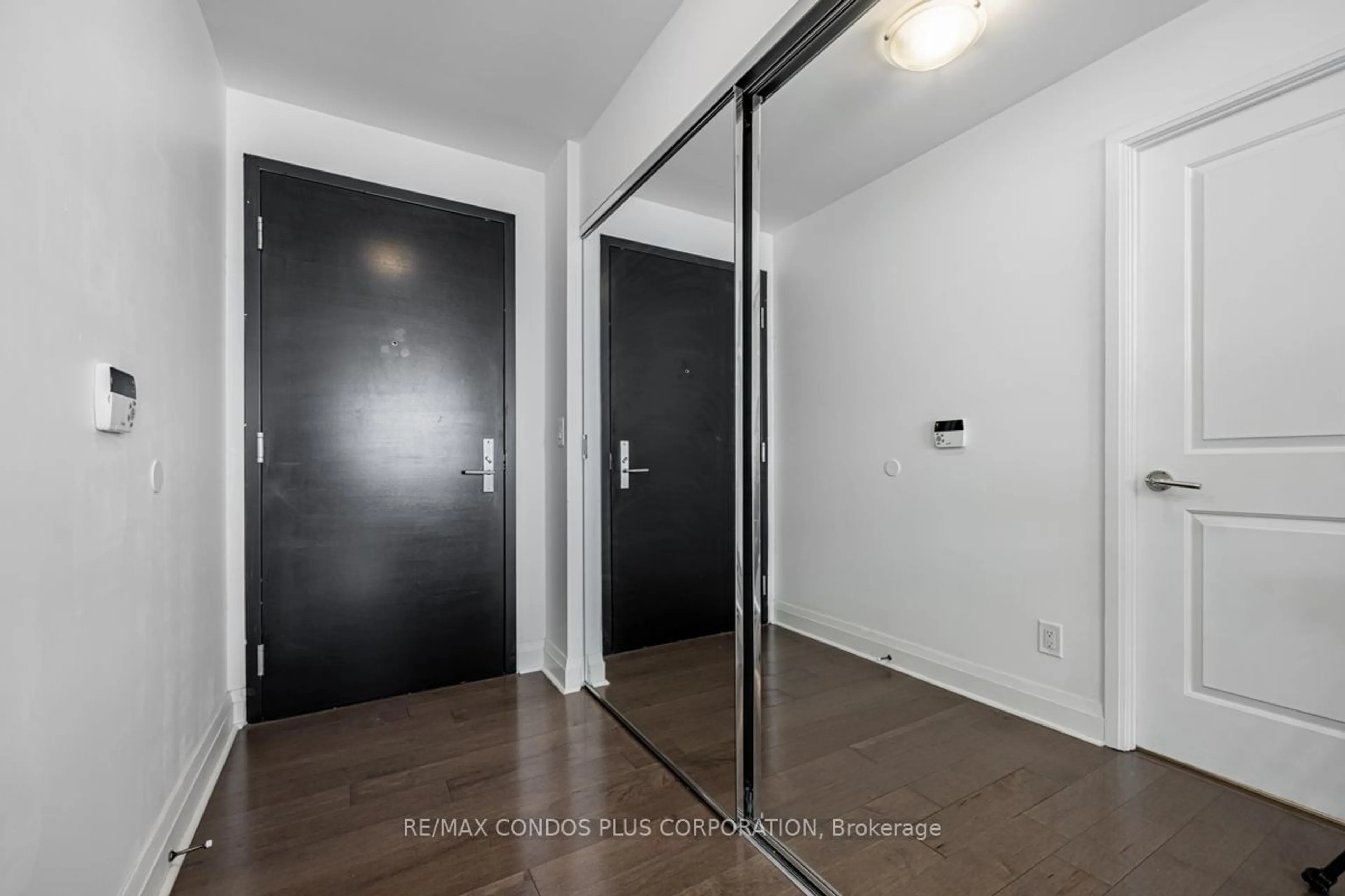 Indoor entryway for 65 St Mary St #3308, Toronto Ontario M5S 0A6