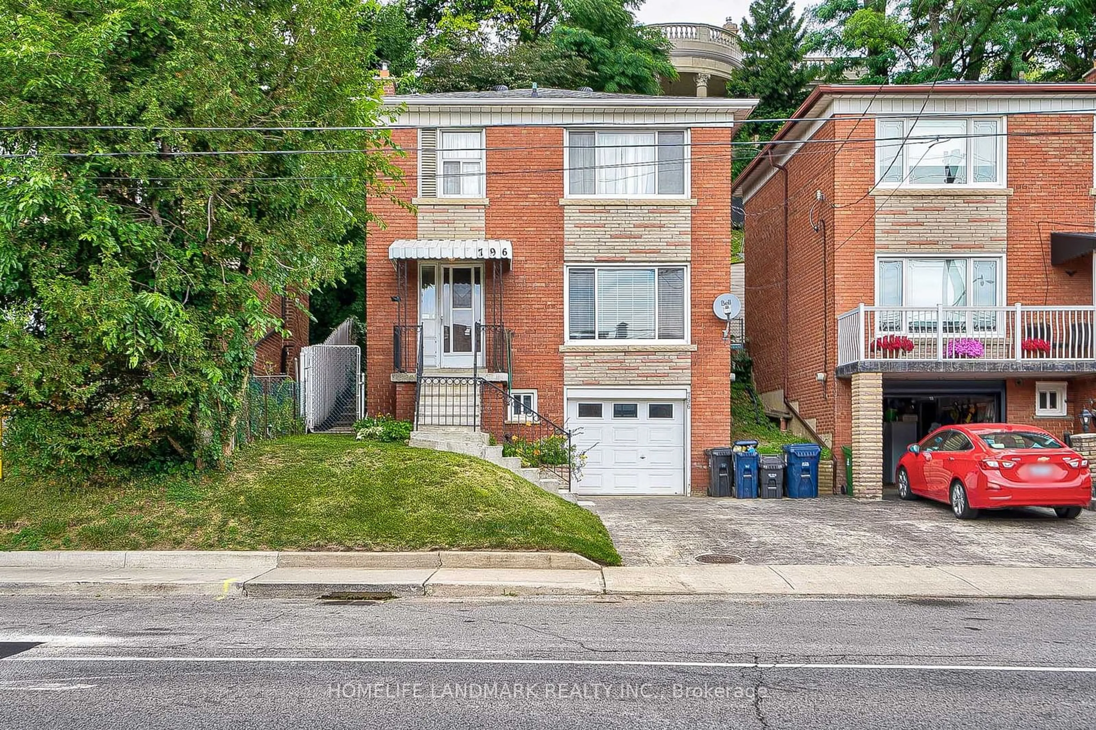 A pic from exterior of the house or condo, the street view for 796 Davenport Rd, Toronto Ontario M6G 2B3