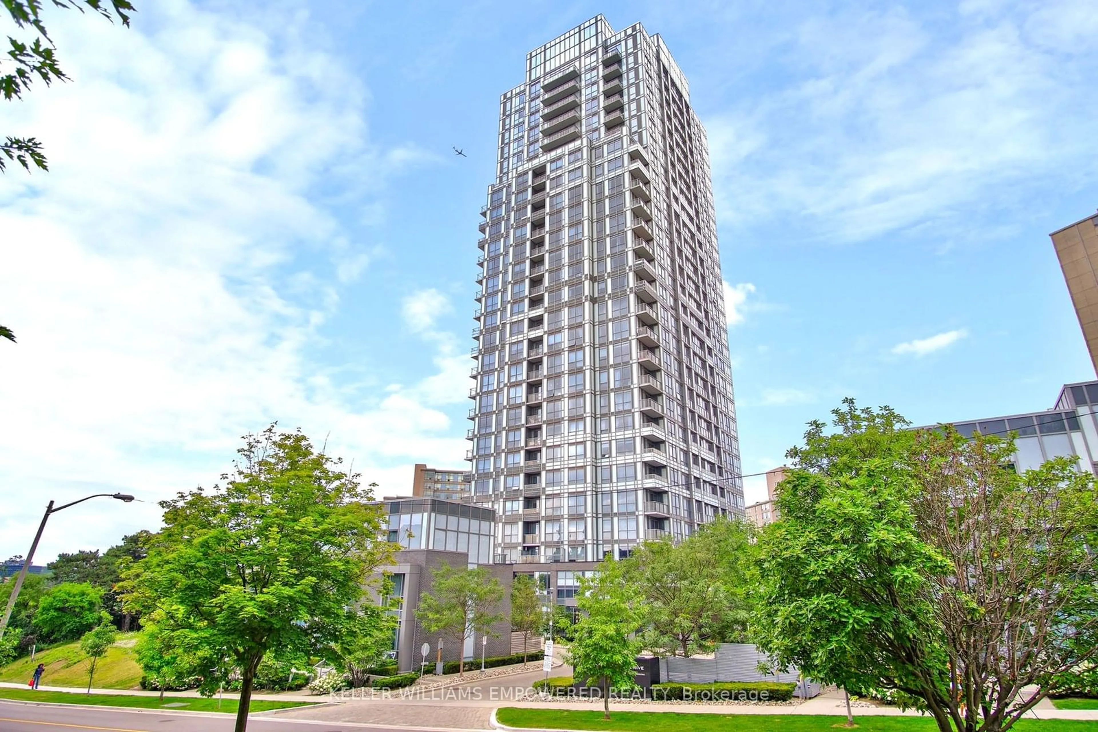 A pic from exterior of the house or condo for 18 Graydon Hall Dr #907, Toronto Ontario M3A 0A4