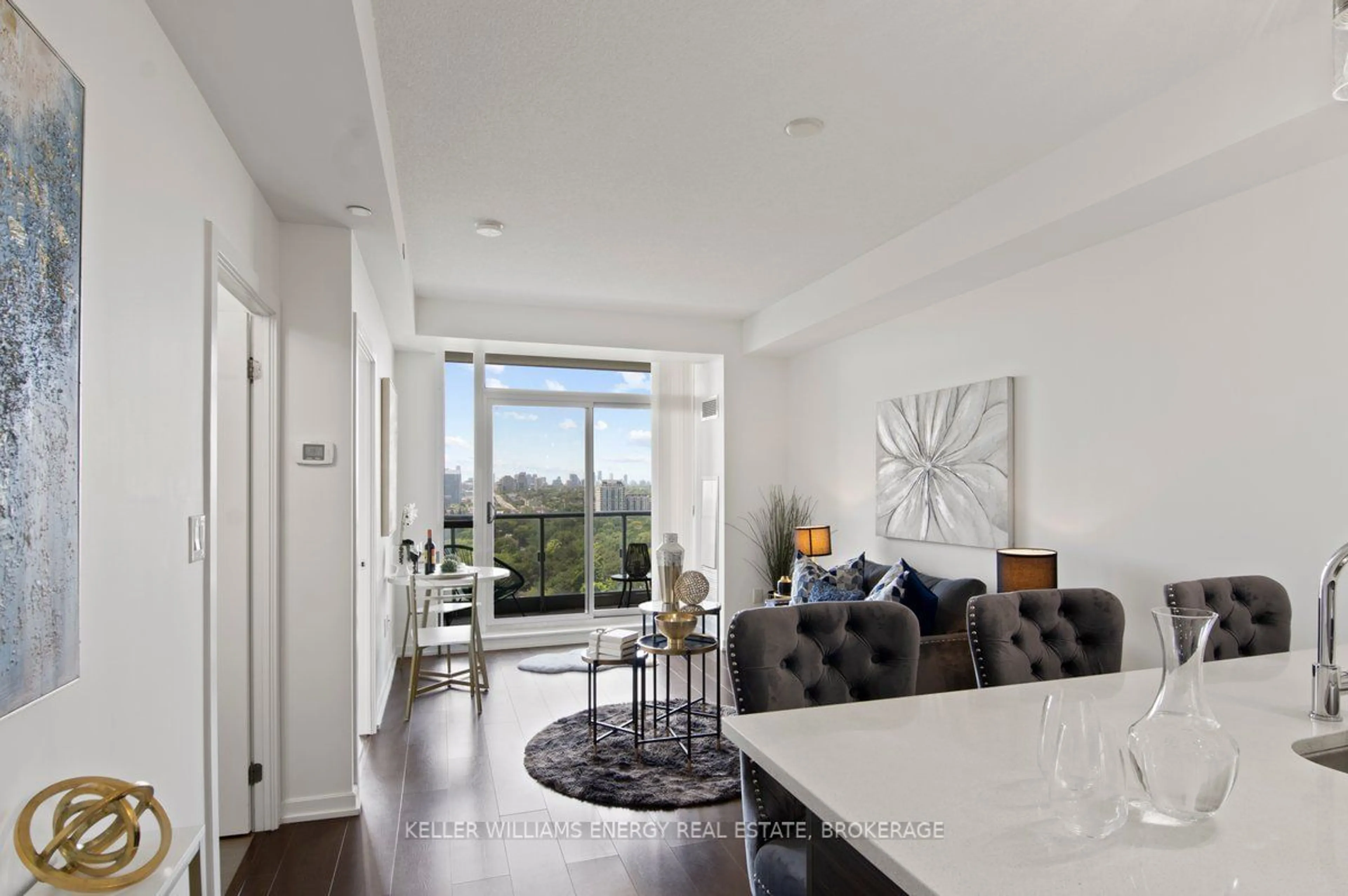 Living room for 66 Forest Manor Rd #813, Toronto Ontario M2J 0B7
