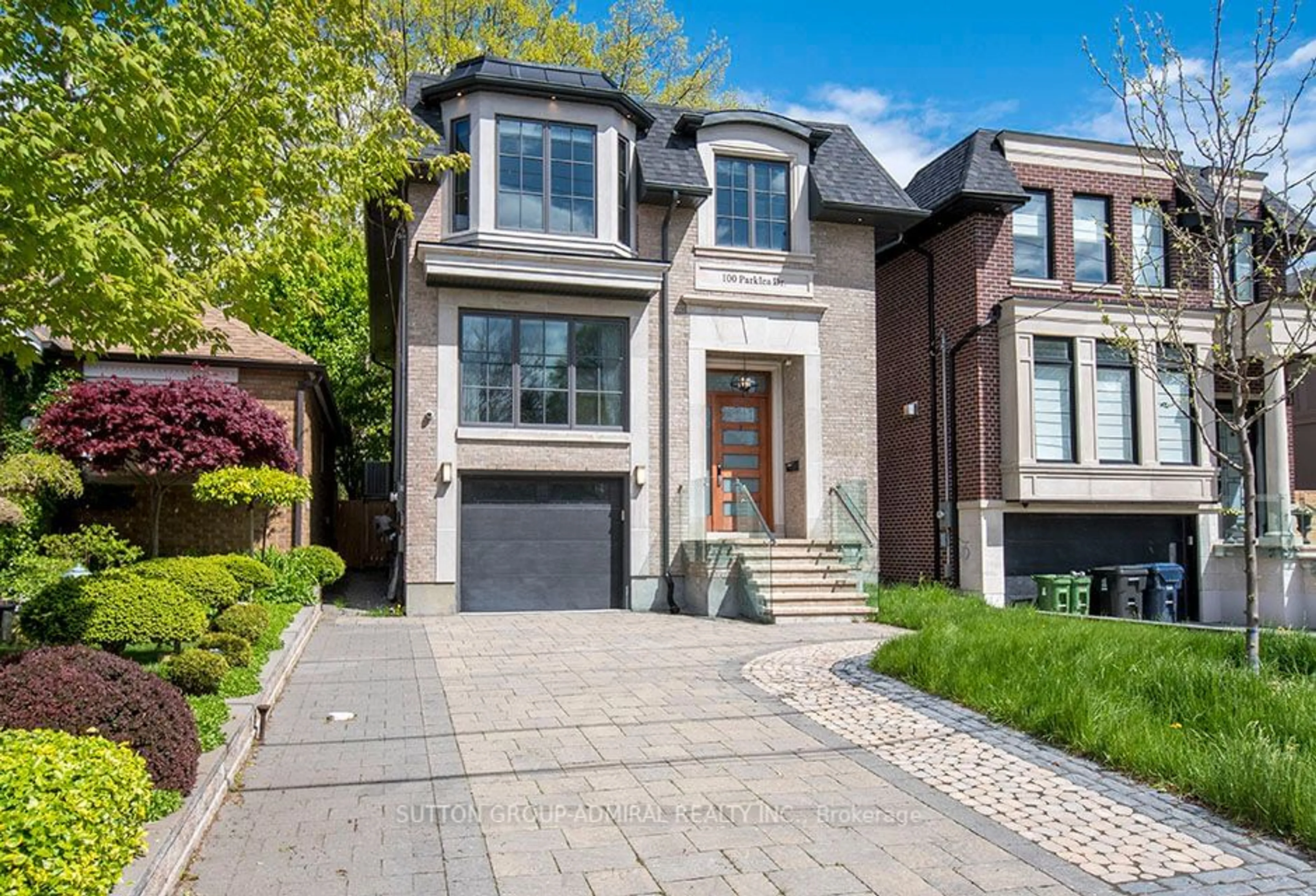 Home with brick exterior material for 100 Parklea Dr, Toronto Ontario M4G 2J8