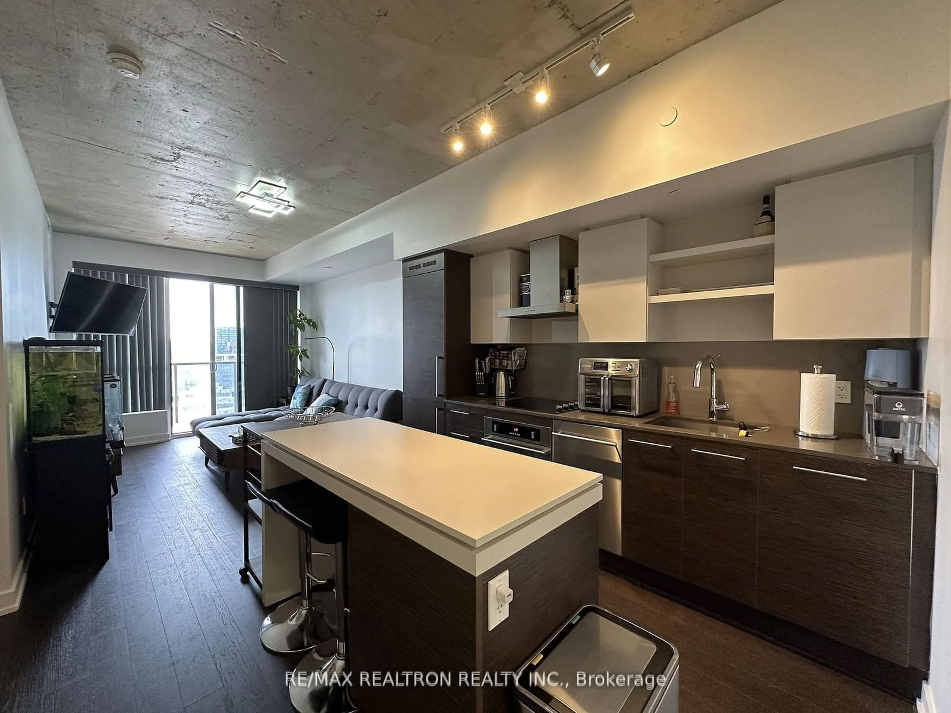 Contemporary kitchen for 1030 King St #Lph 22, Toronto Ontario M6K 3N3