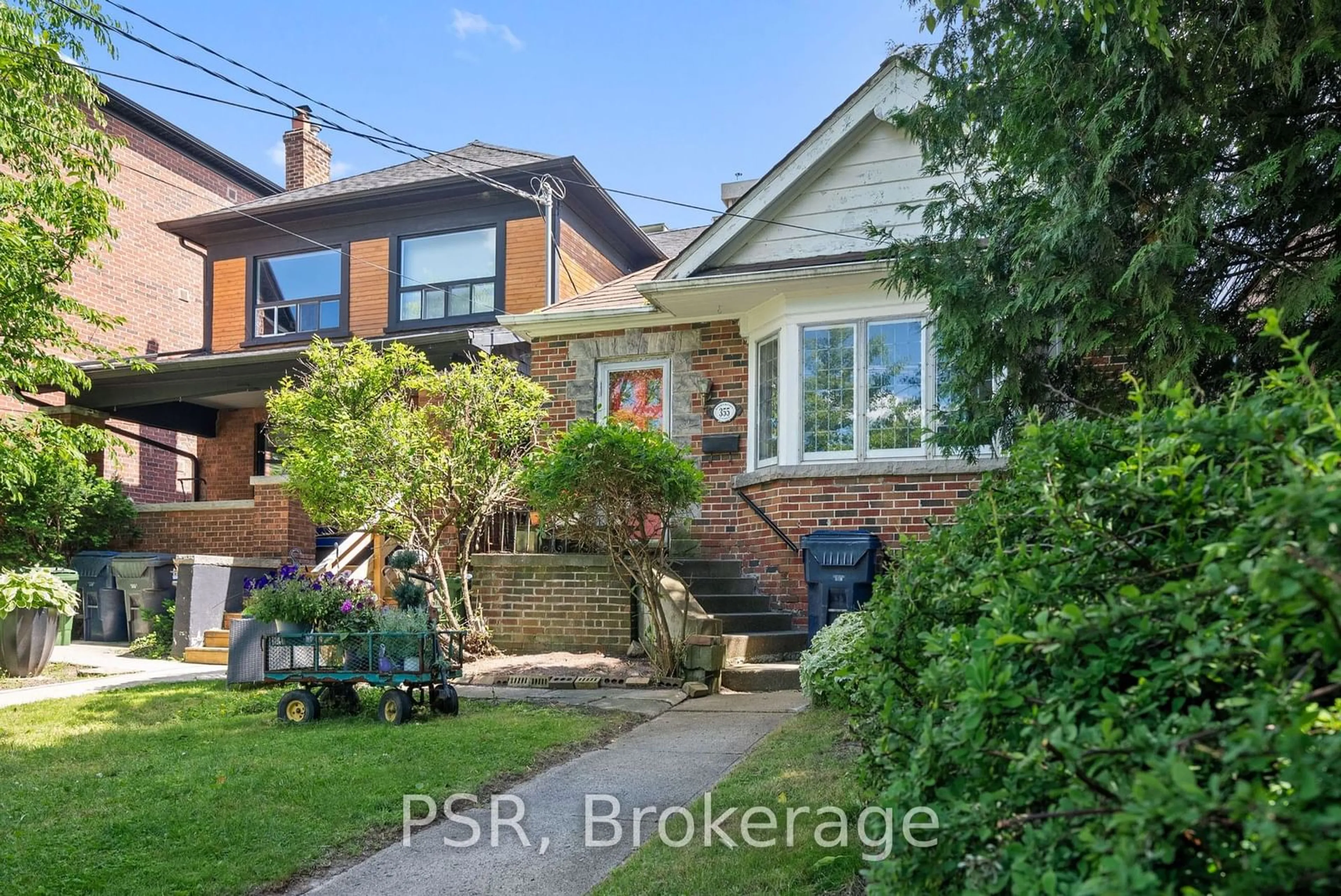 Frontside or backside of a home for 355 Roehampton Ave, Toronto Ontario M4P 1S3