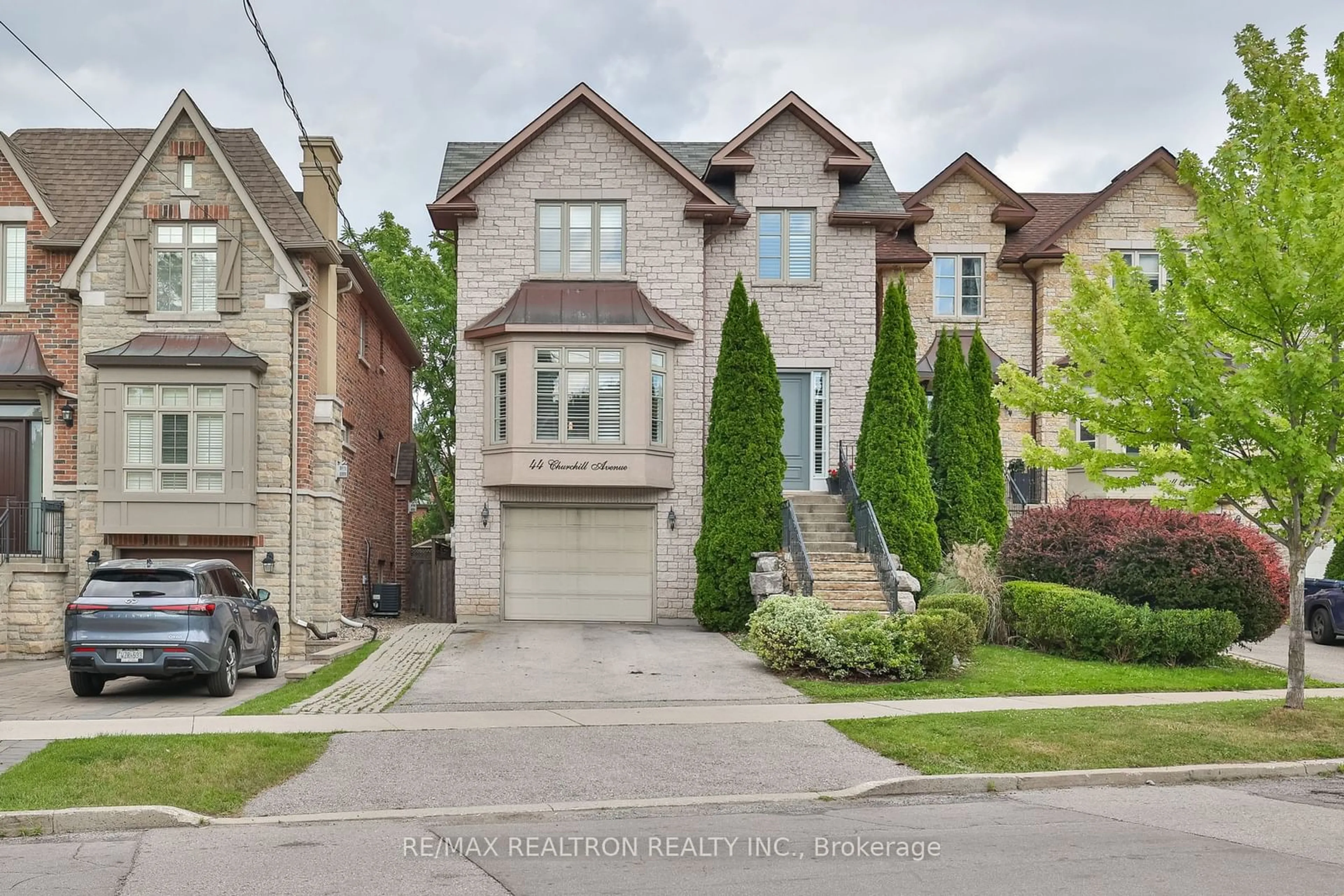 Frontside or backside of a home for 44 Churchill Ave, Toronto Ontario M2N 1Y7