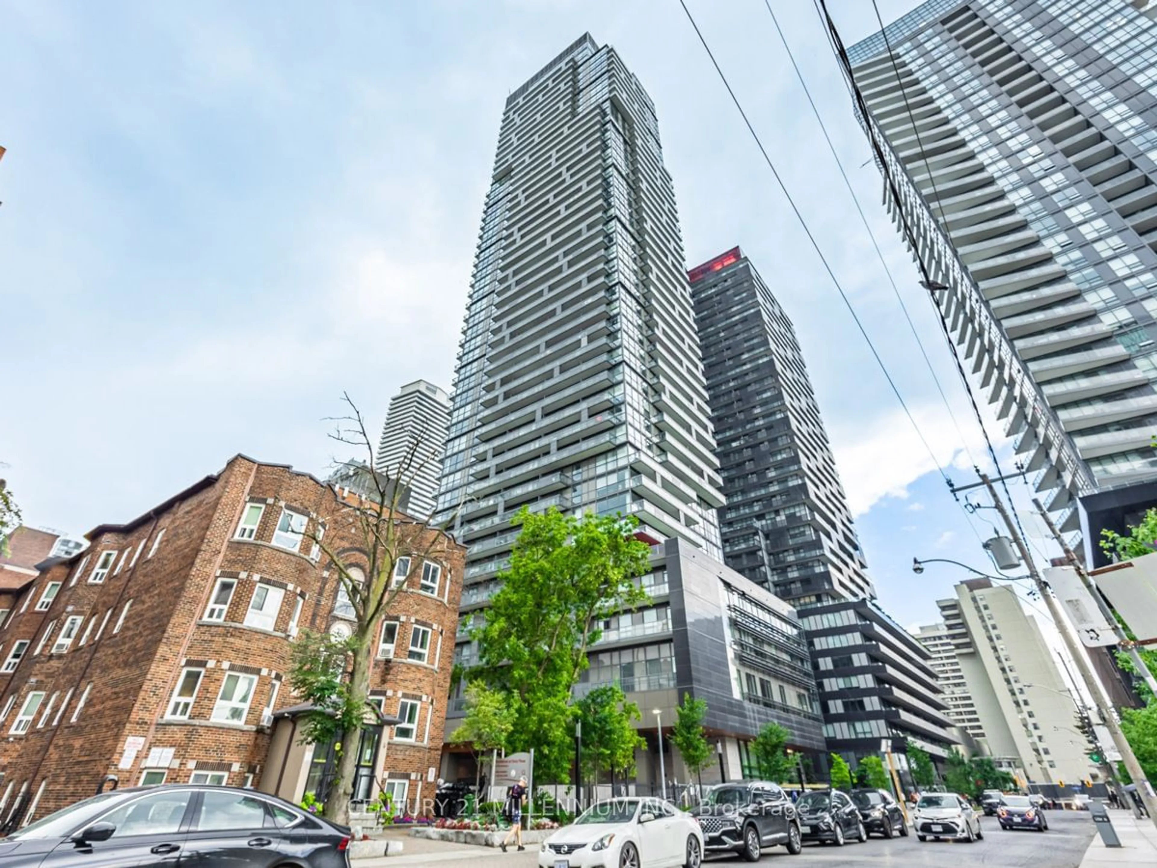 A pic from exterior of the house or condo for 39 Roehampton Ave #1203, Toronto Ontario M4P 1P9