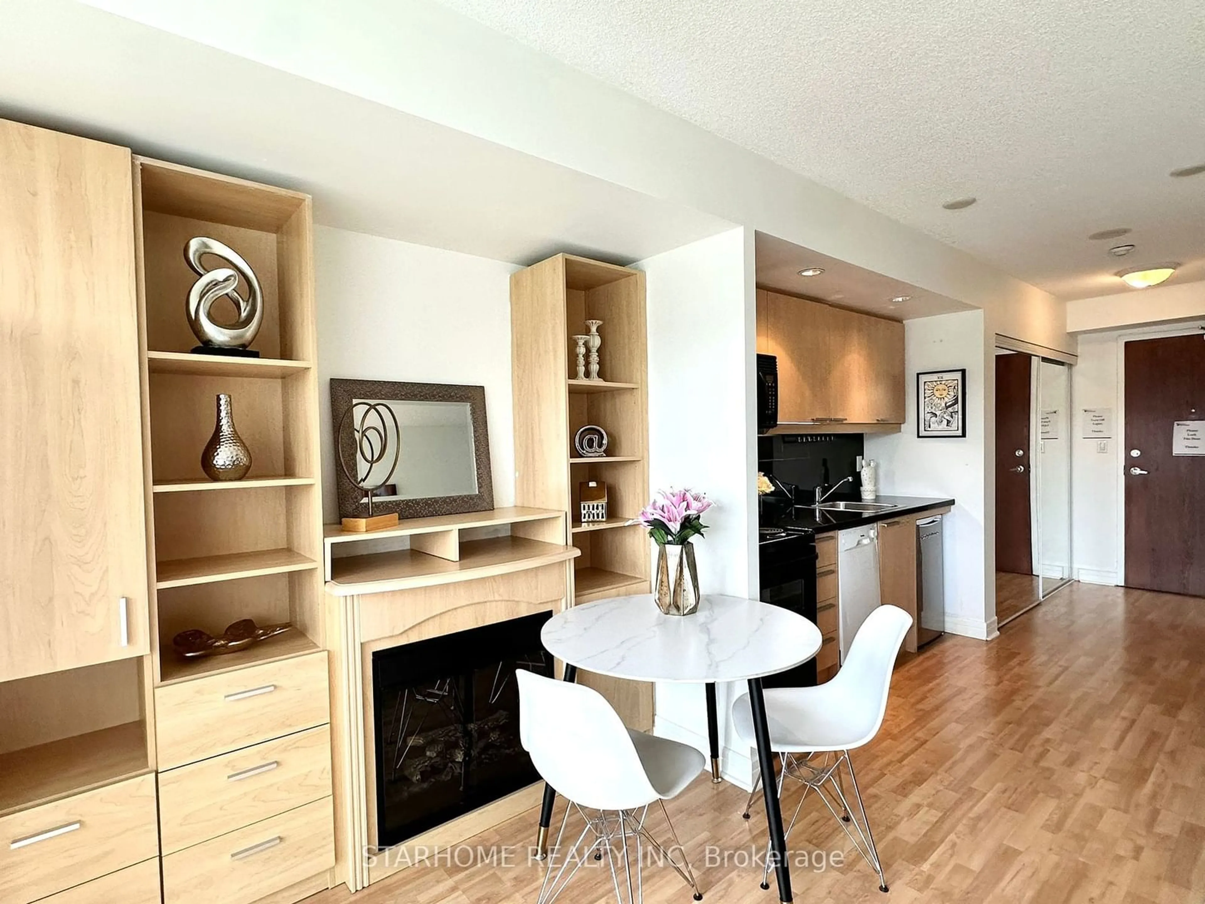 Contemporary kitchen for 19 Avondale Ave #312, Toronto Ontario M2N 0A6
