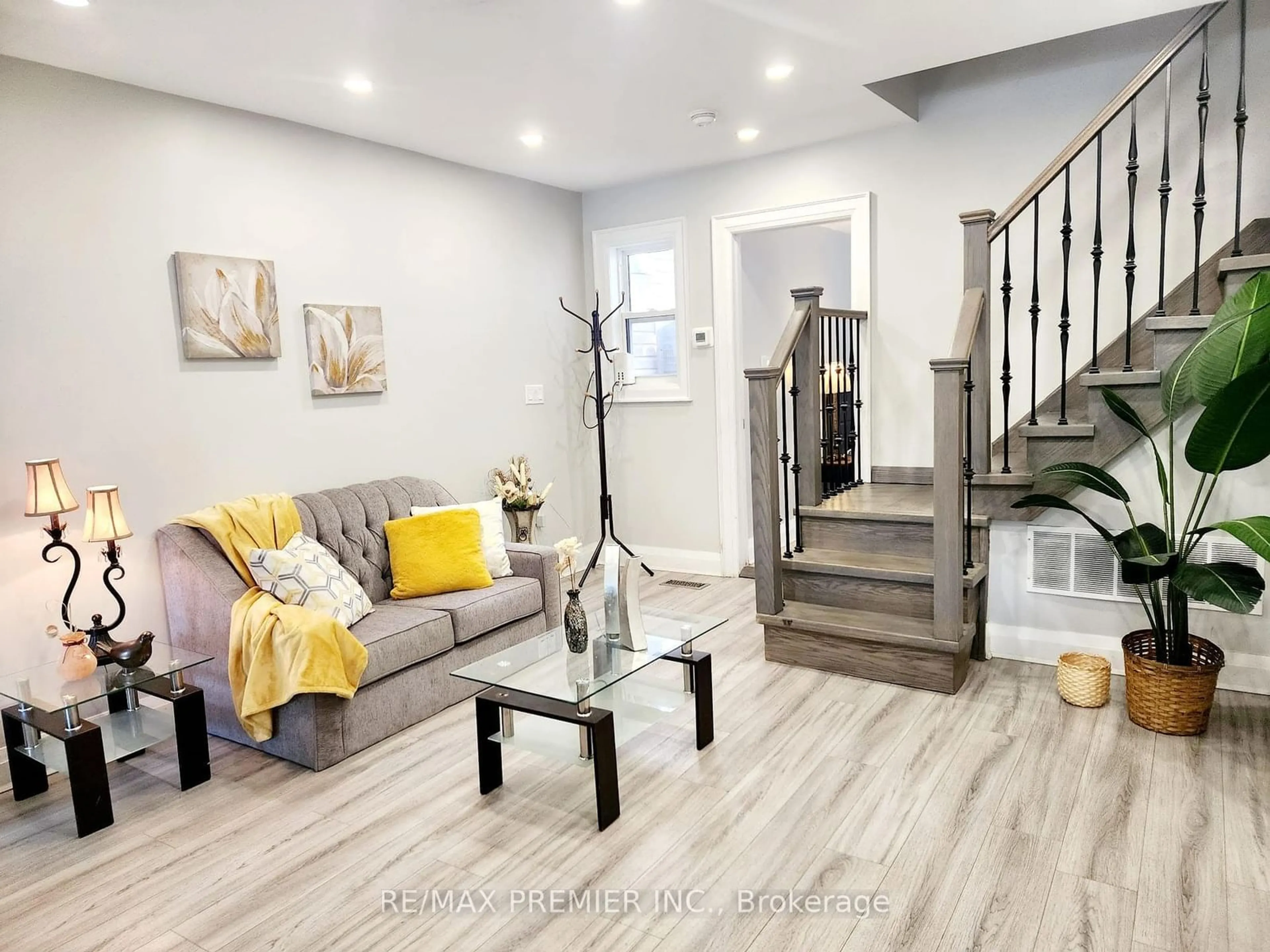 Indoor entryway for 165 Claremont St, Toronto Ontario M6J 2M7