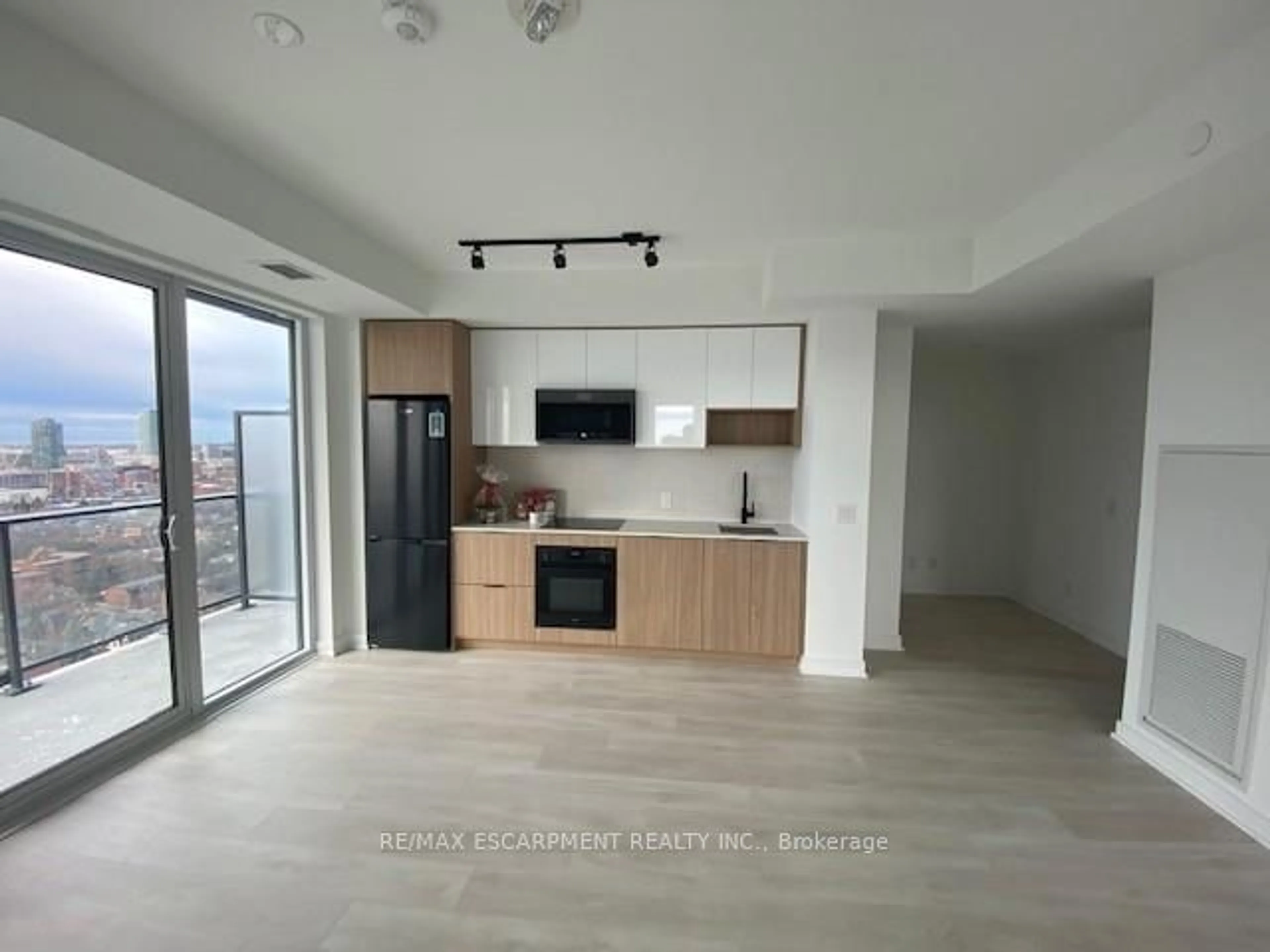 Kitchen for 5 Defries St #2402, Toronto Ontario M5A 0W7