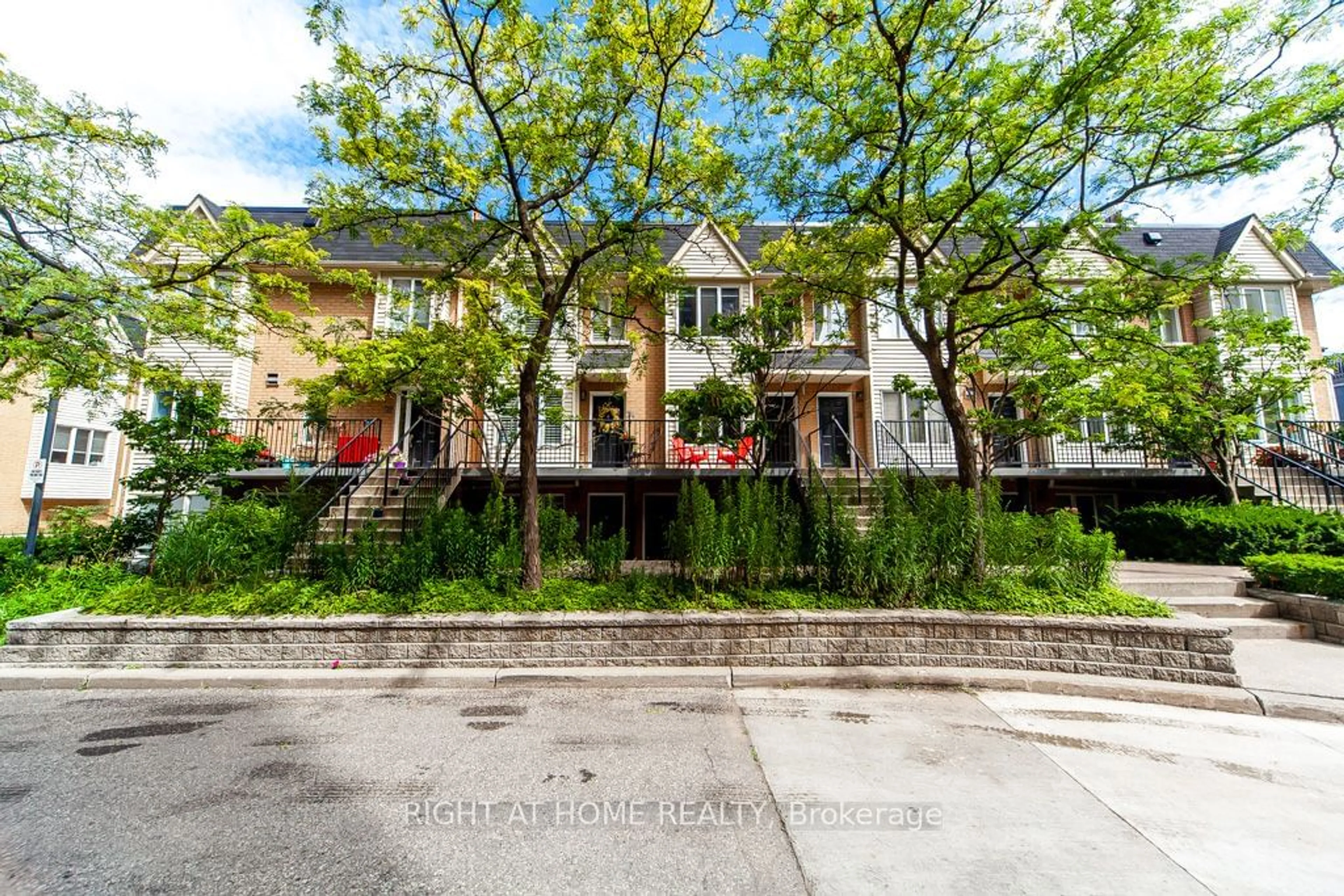 A pic from exterior of the house or condo for 208 Niagara St #36, Toronto Ontario M6J 3W5