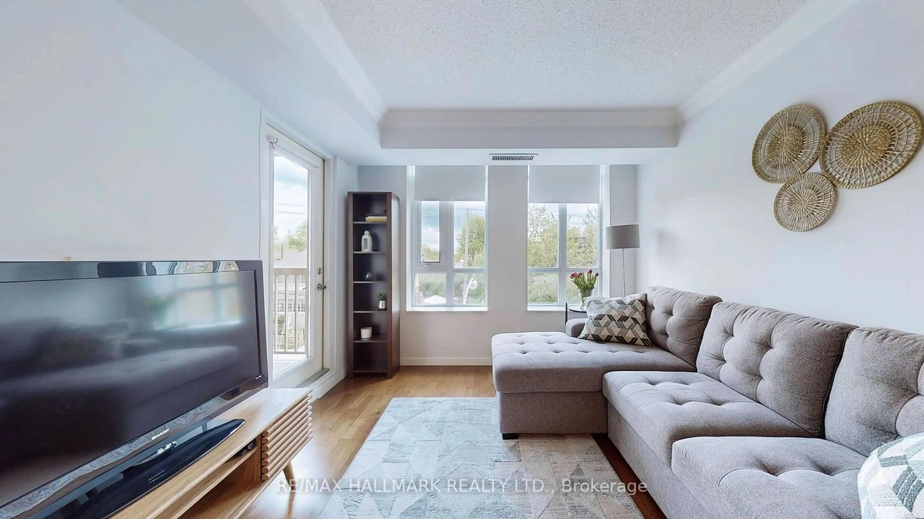 Living room for 900 Mount Pleasant Rd #323, Toronto Ontario M4P 3J9