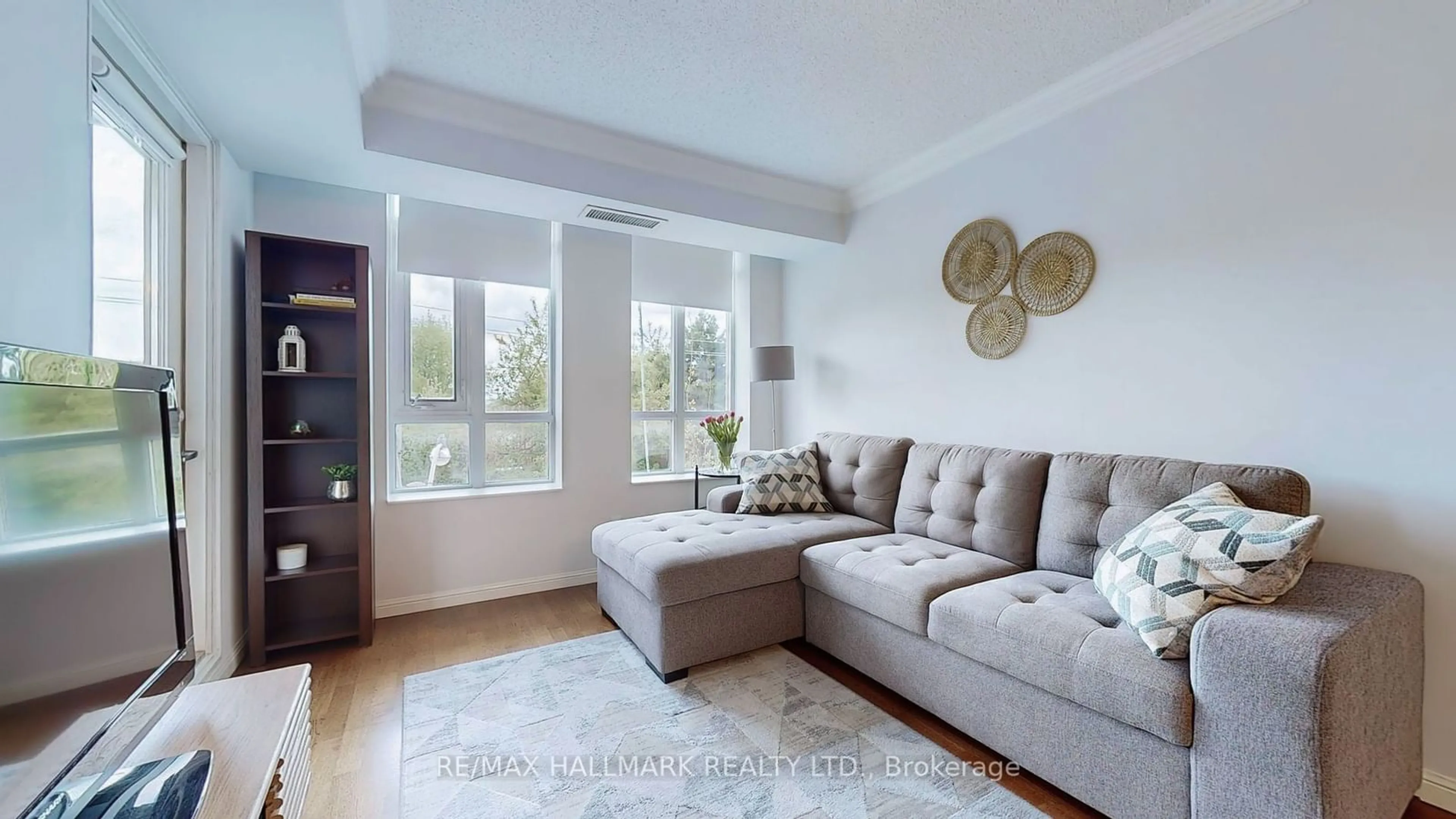 Living room for 900 Mount Pleasant Rd #323, Toronto Ontario M4P 3J9