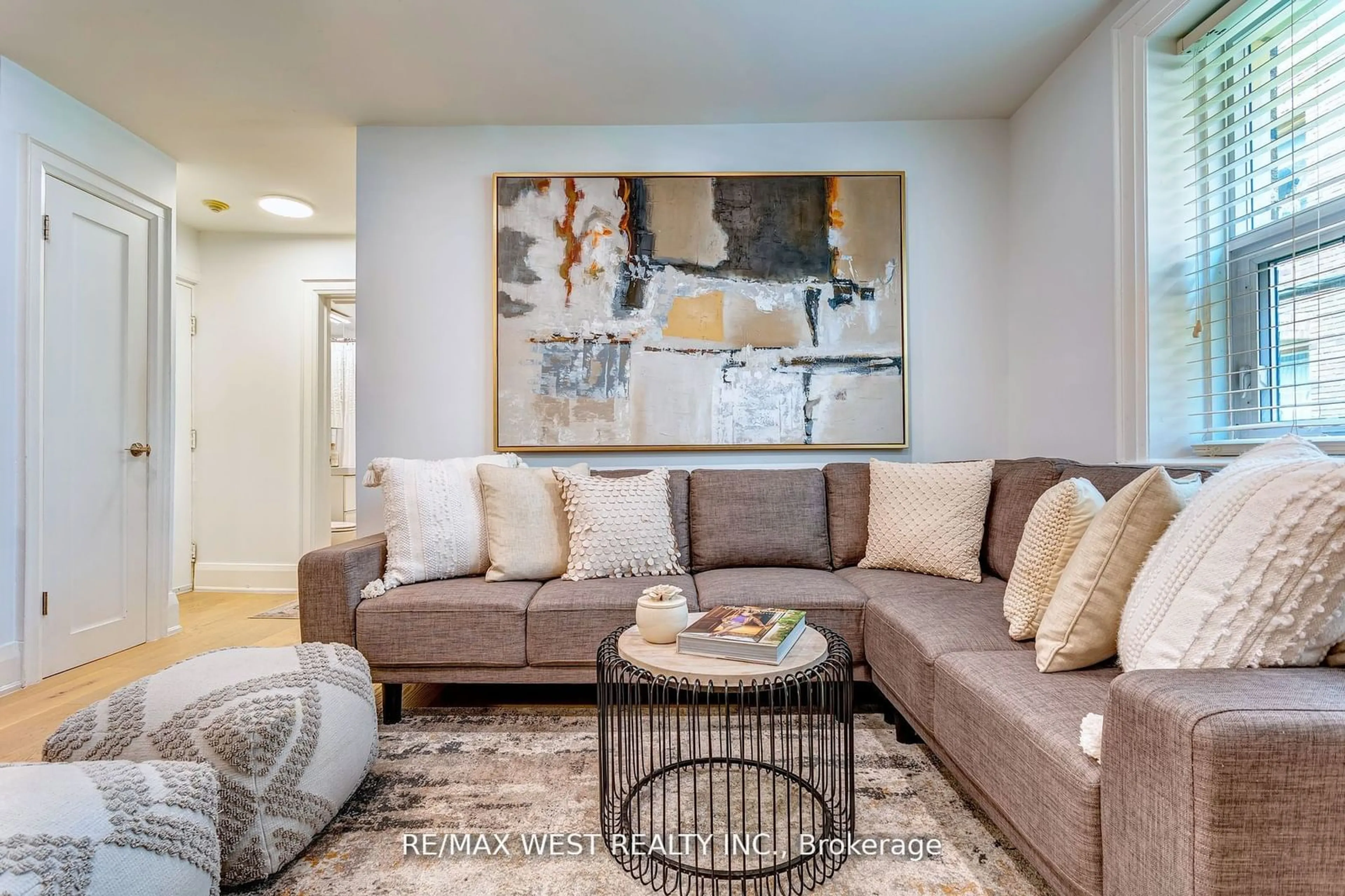 Living room for 114 Vaughan Rd #106, Toronto Ontario M6C 2M1