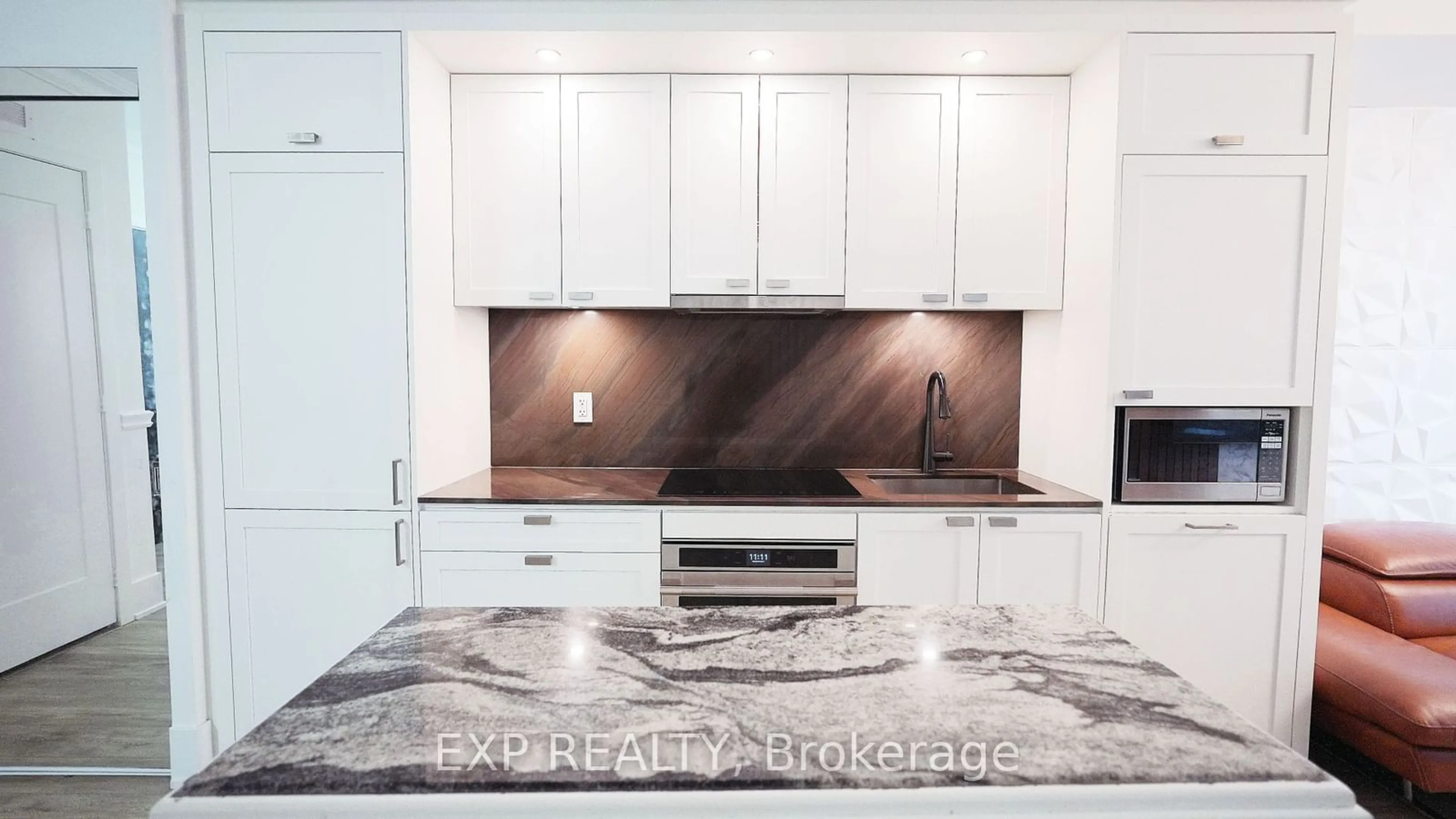 Contemporary kitchen for 470 Front St #1103, Toronto Ontario M5V 0V6