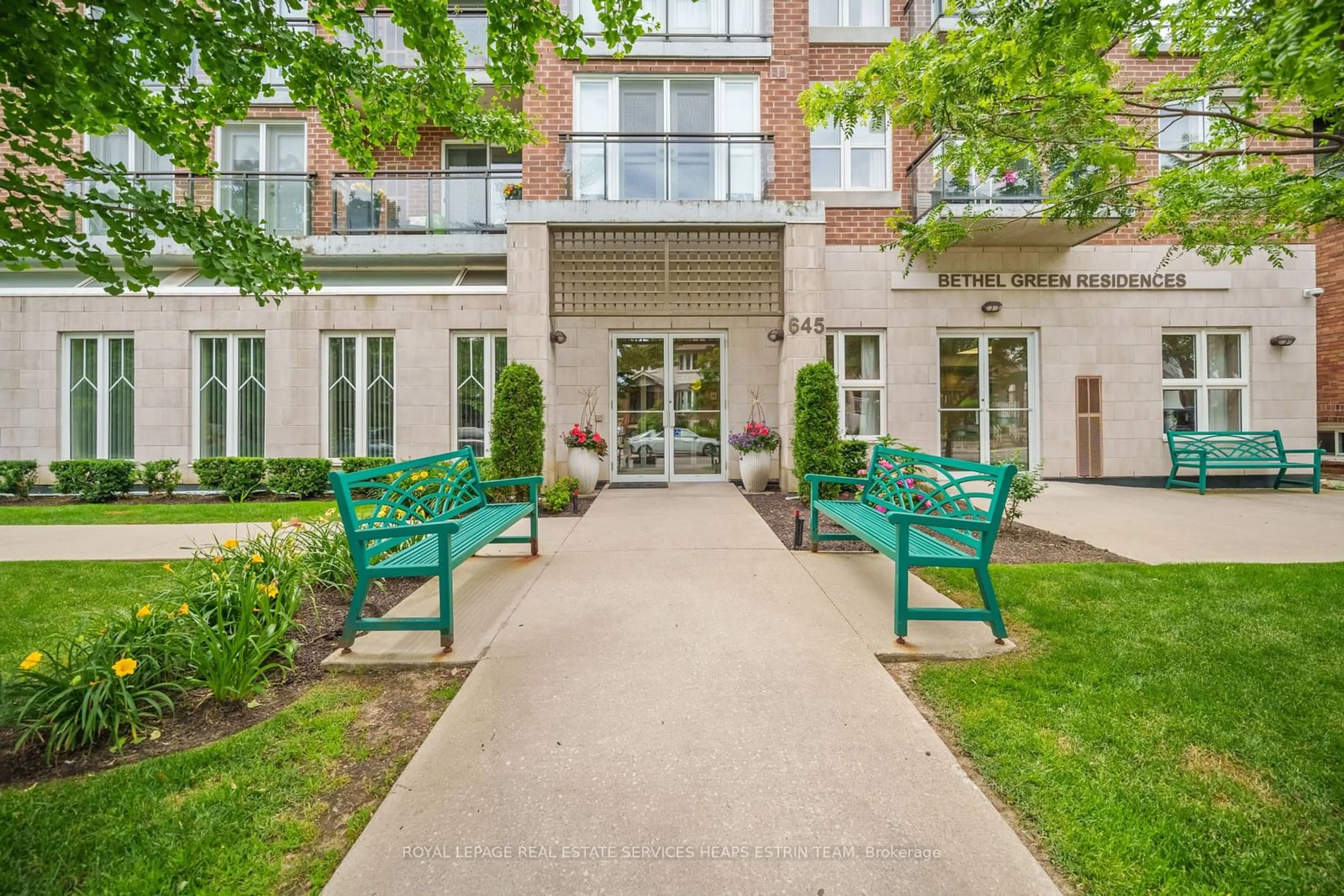 A pic from exterior of the house or condo for 645 Millwood Rd #203, Toronto Ontario M4S 1L1