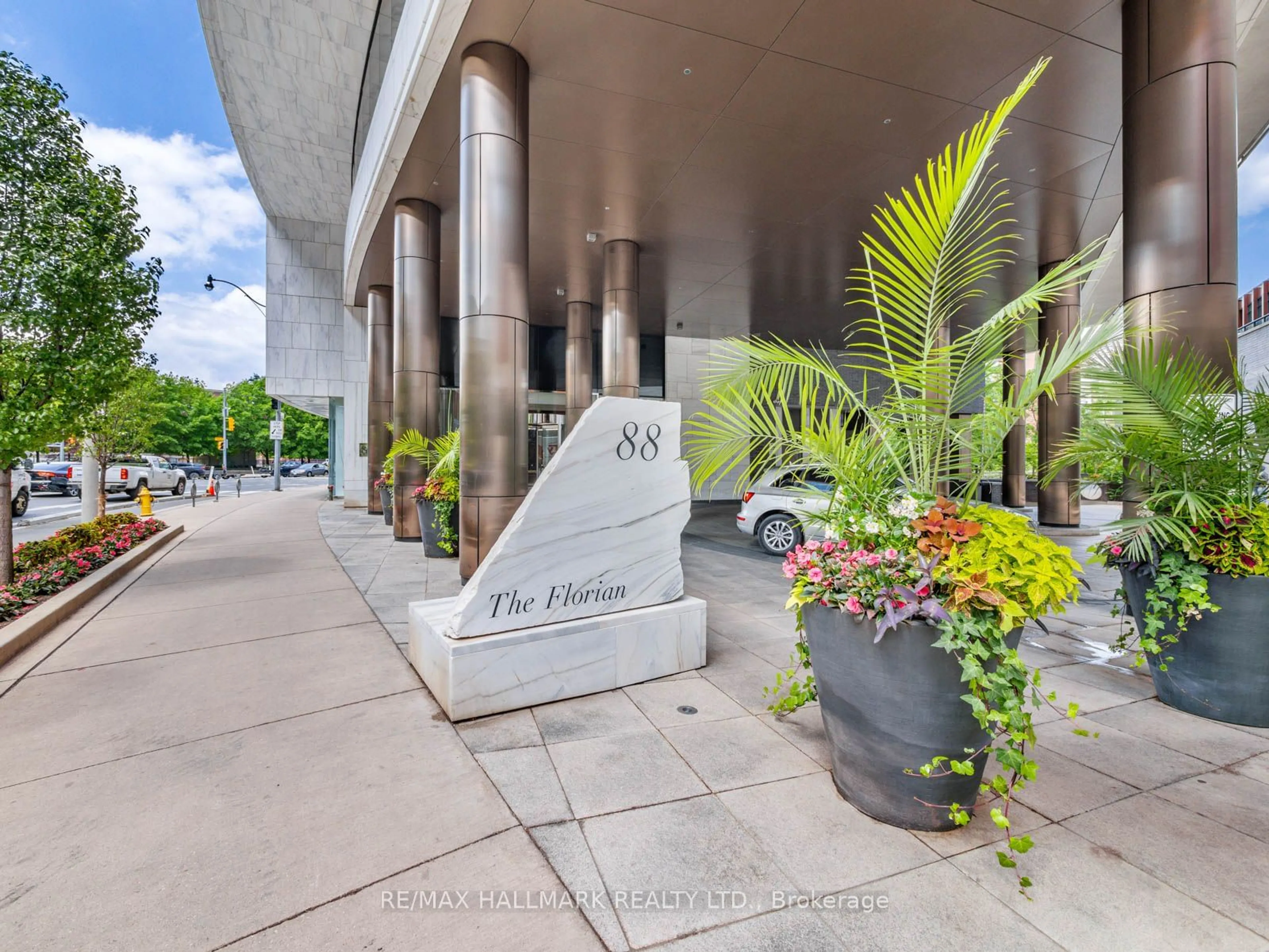 Indoor lobby for 88 Davenport Rd #308, Toronto Ontario M5R 0A5