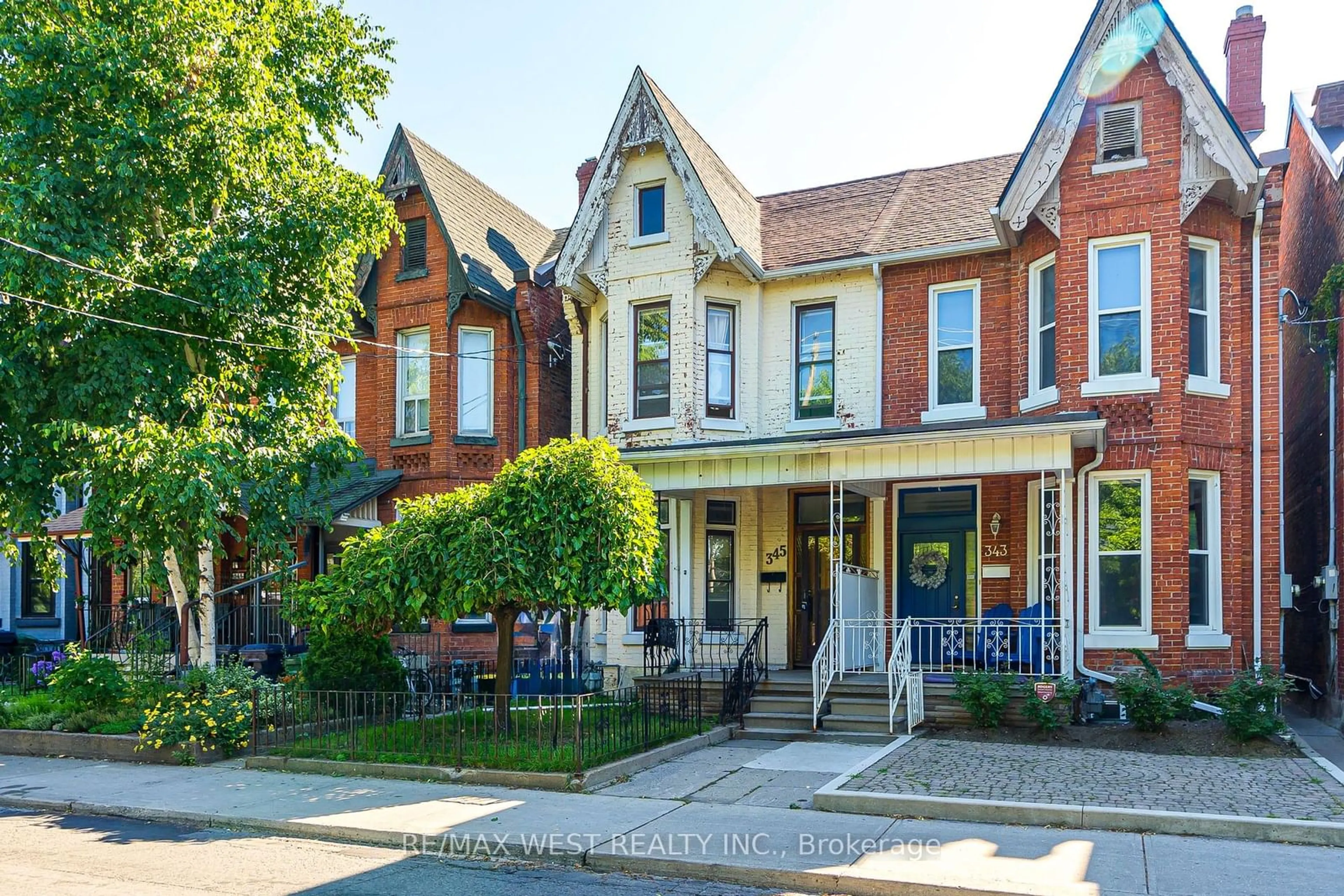 Home with brick exterior material for 345 Dovercourt Rd, Toronto Ontario M6J 3E4