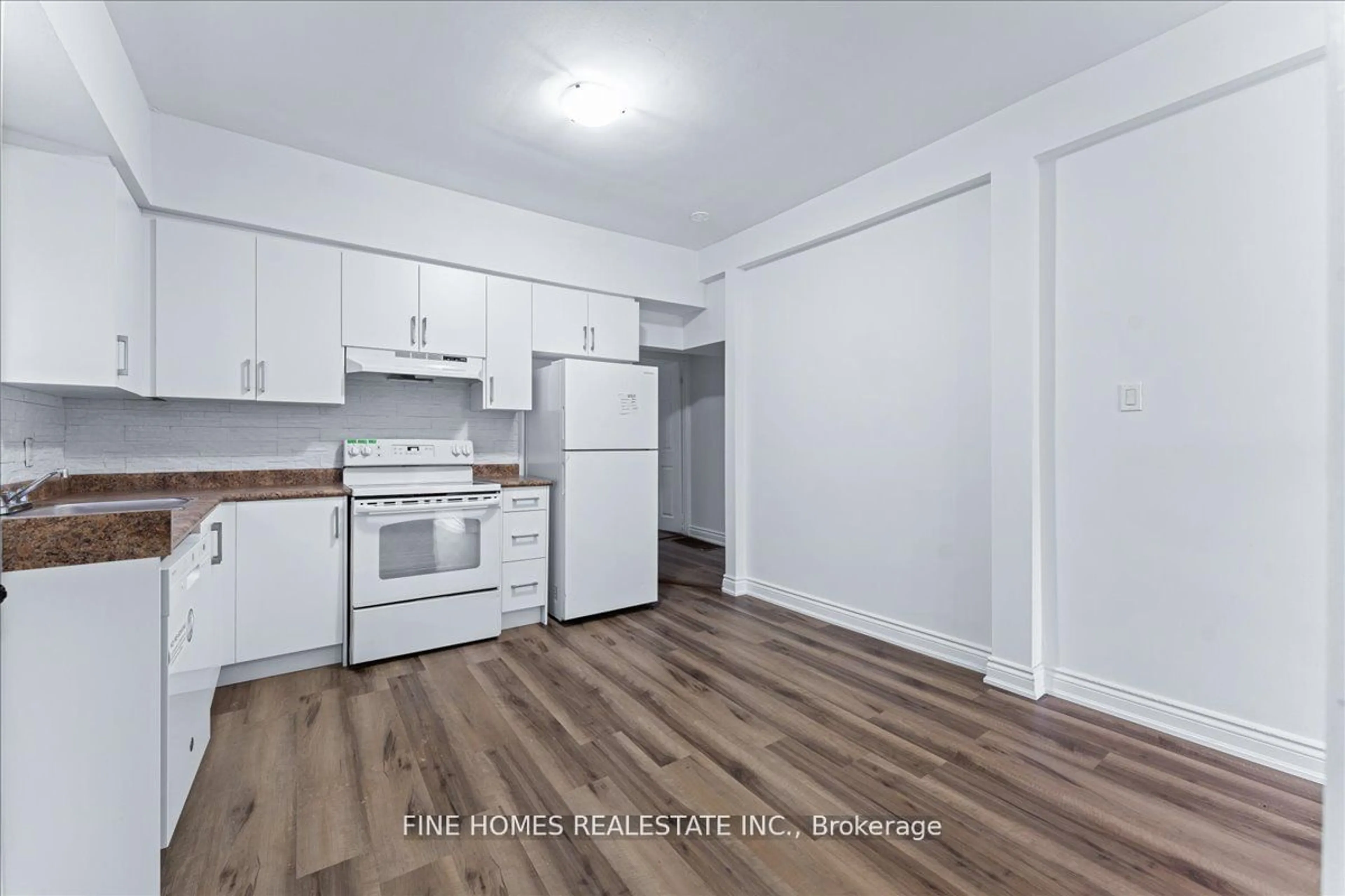 Standard kitchen for 390 Oakwood Ave, Toronto Ontario M6E 2W3