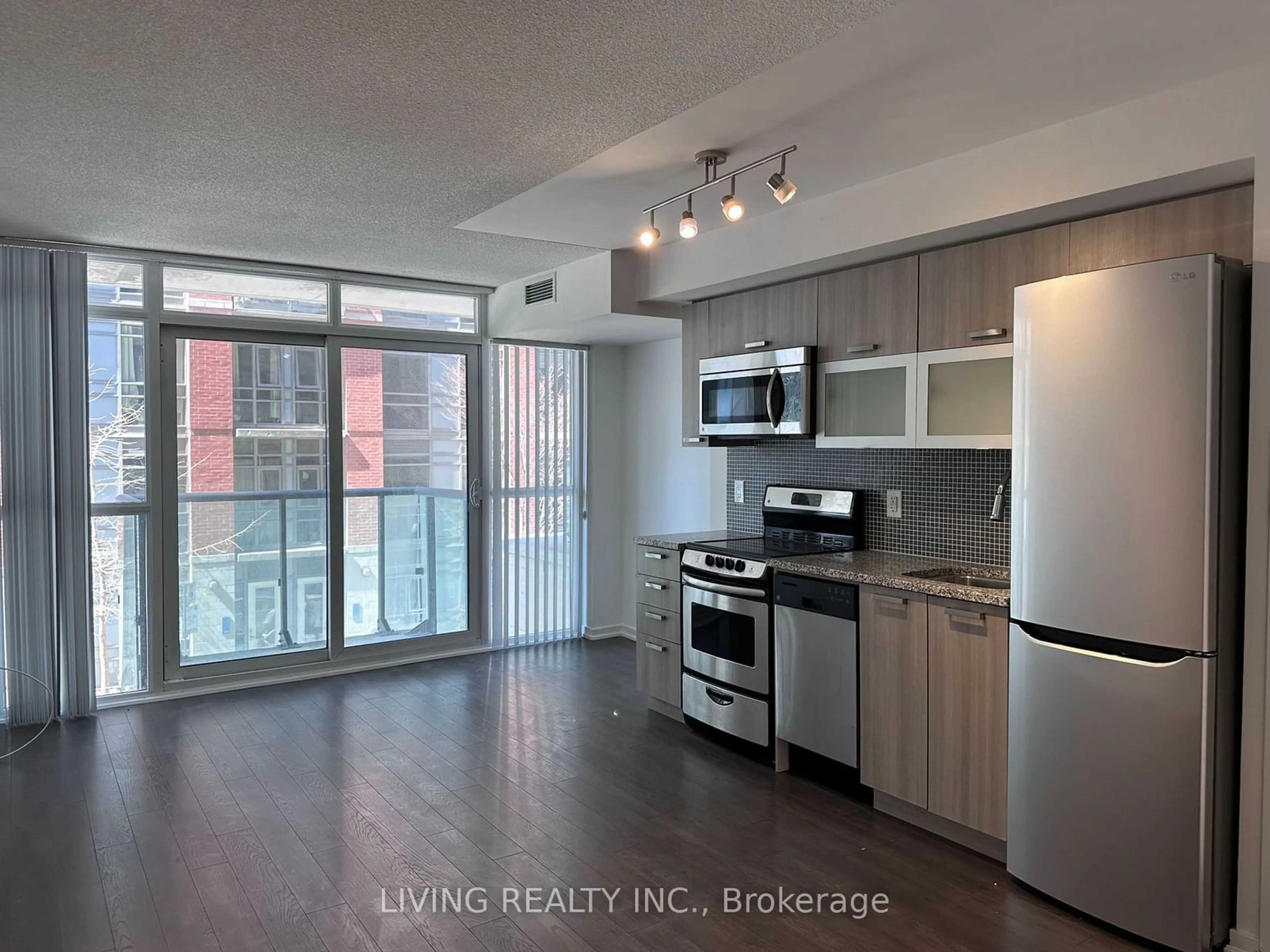 Standard kitchen for 36 Lisgar St #206, Toronto Ontario M6J 0C7