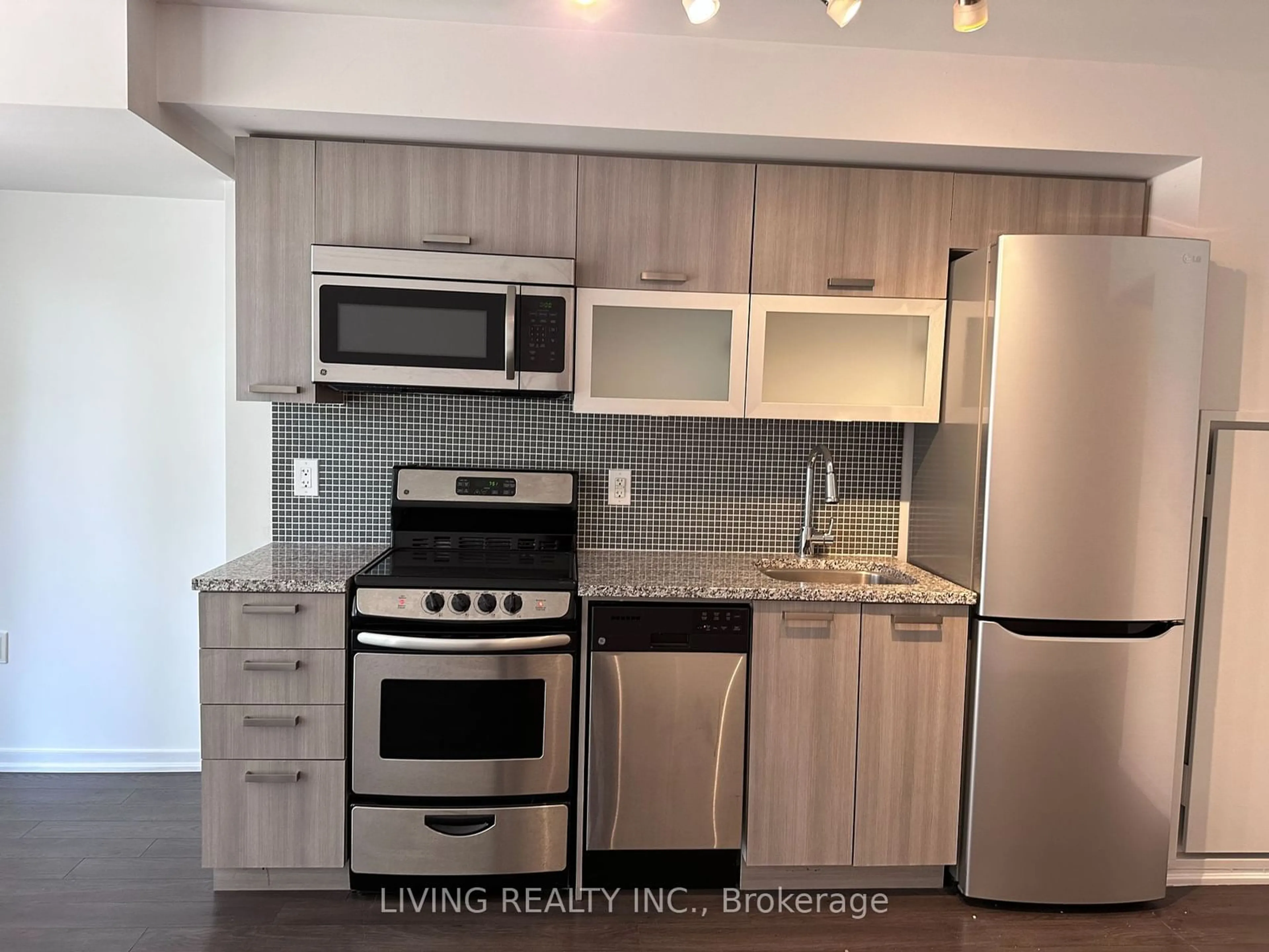 Standard kitchen for 36 Lisgar St #206, Toronto Ontario M6J 0C7