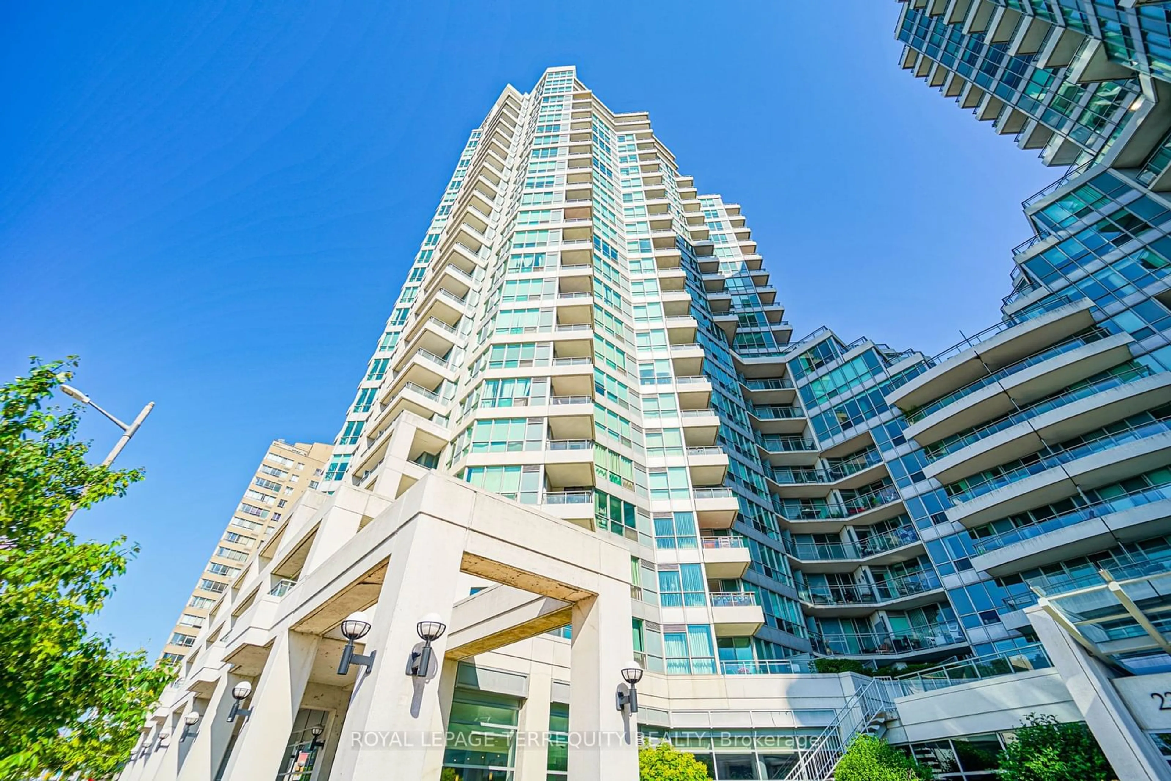 A pic from exterior of the house or condo for 230 Queens Quay #221, Toronto Ontario M5J 2Y7