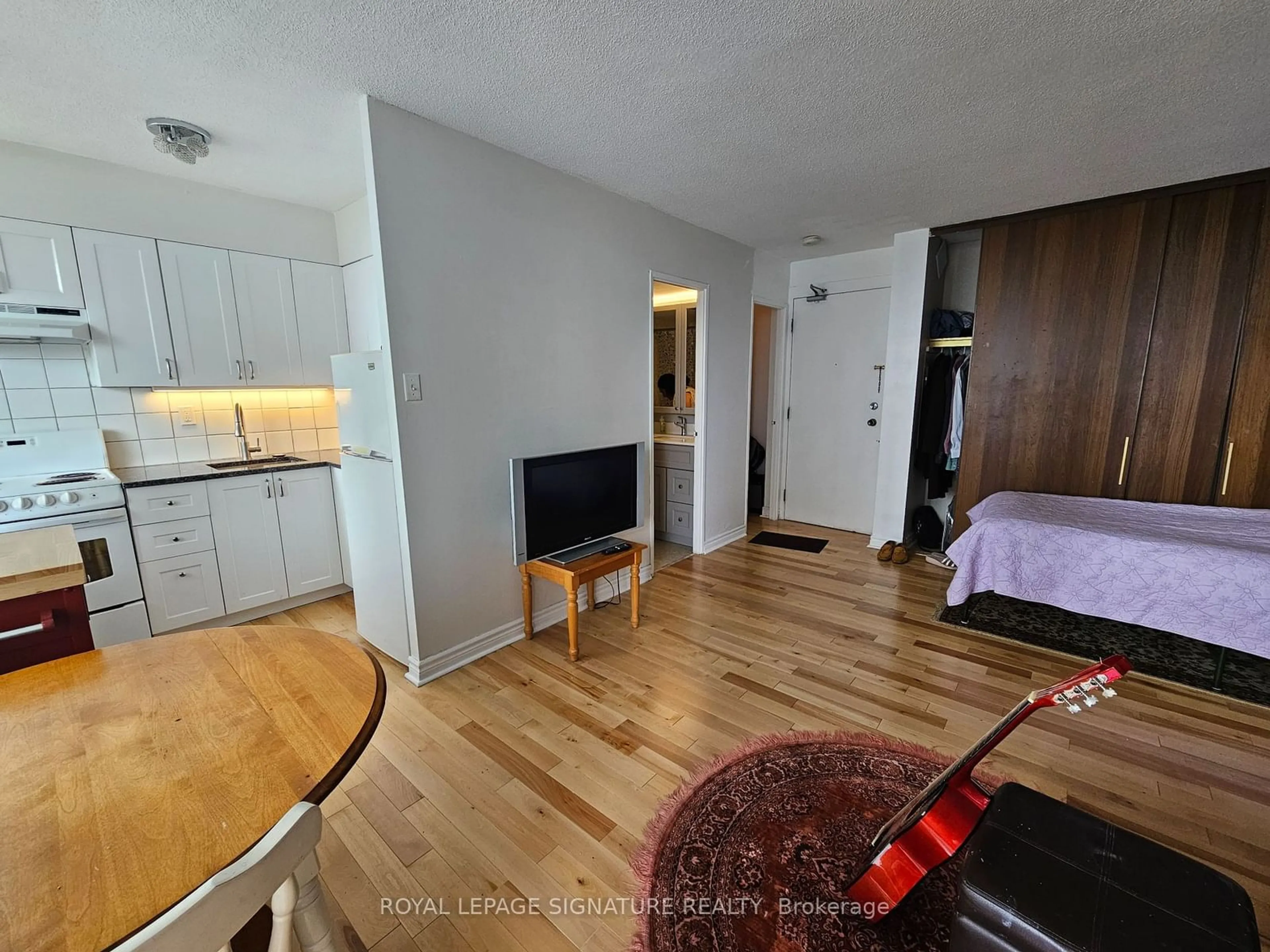 A pic of a room for 720 Spadina Ave #805, Toronto Ontario M5S 2T9