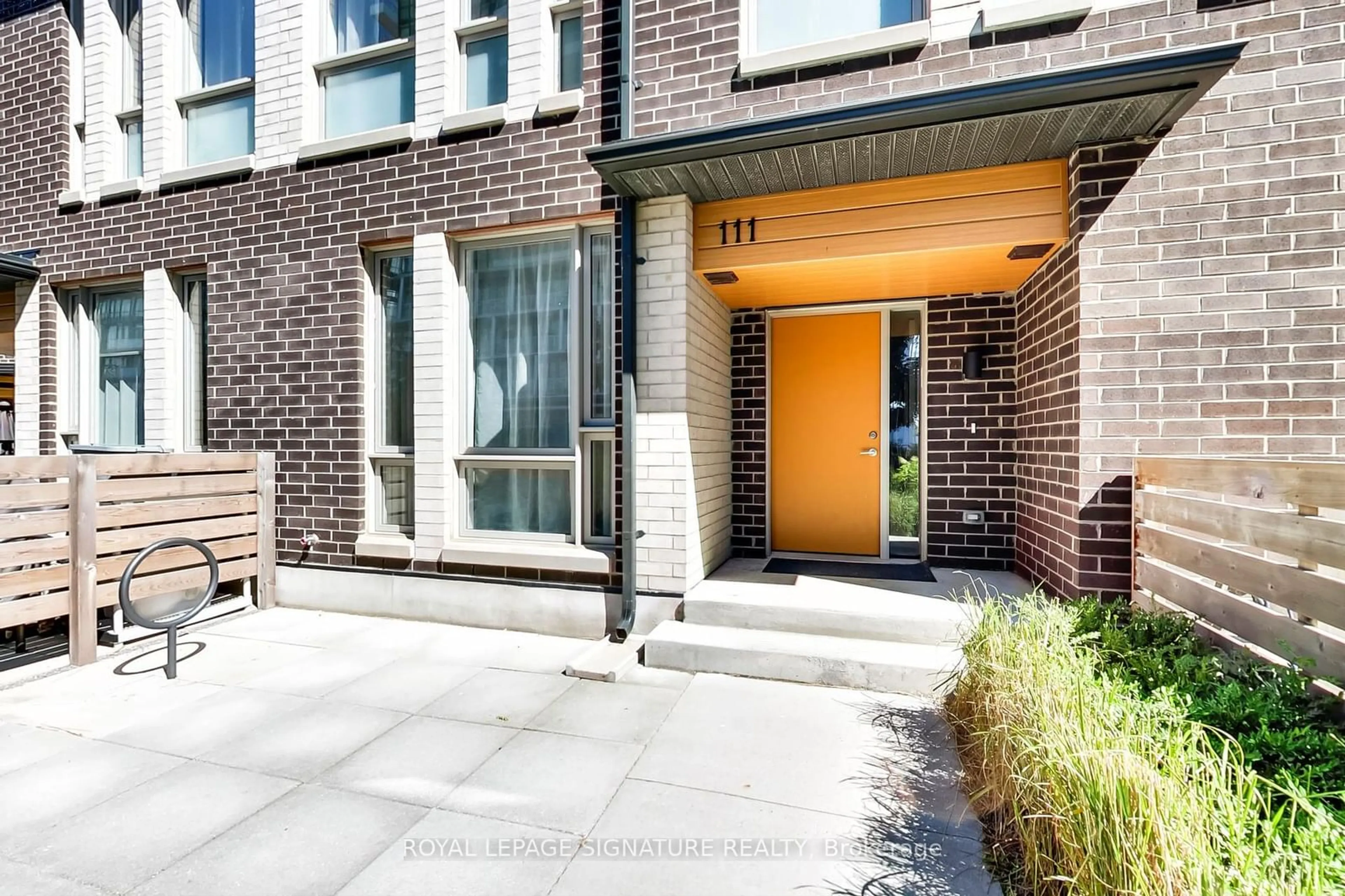 Home with brick exterior material for 19 Allenbury Gdns #TH 111, Toronto Ontario M2J 2Z2